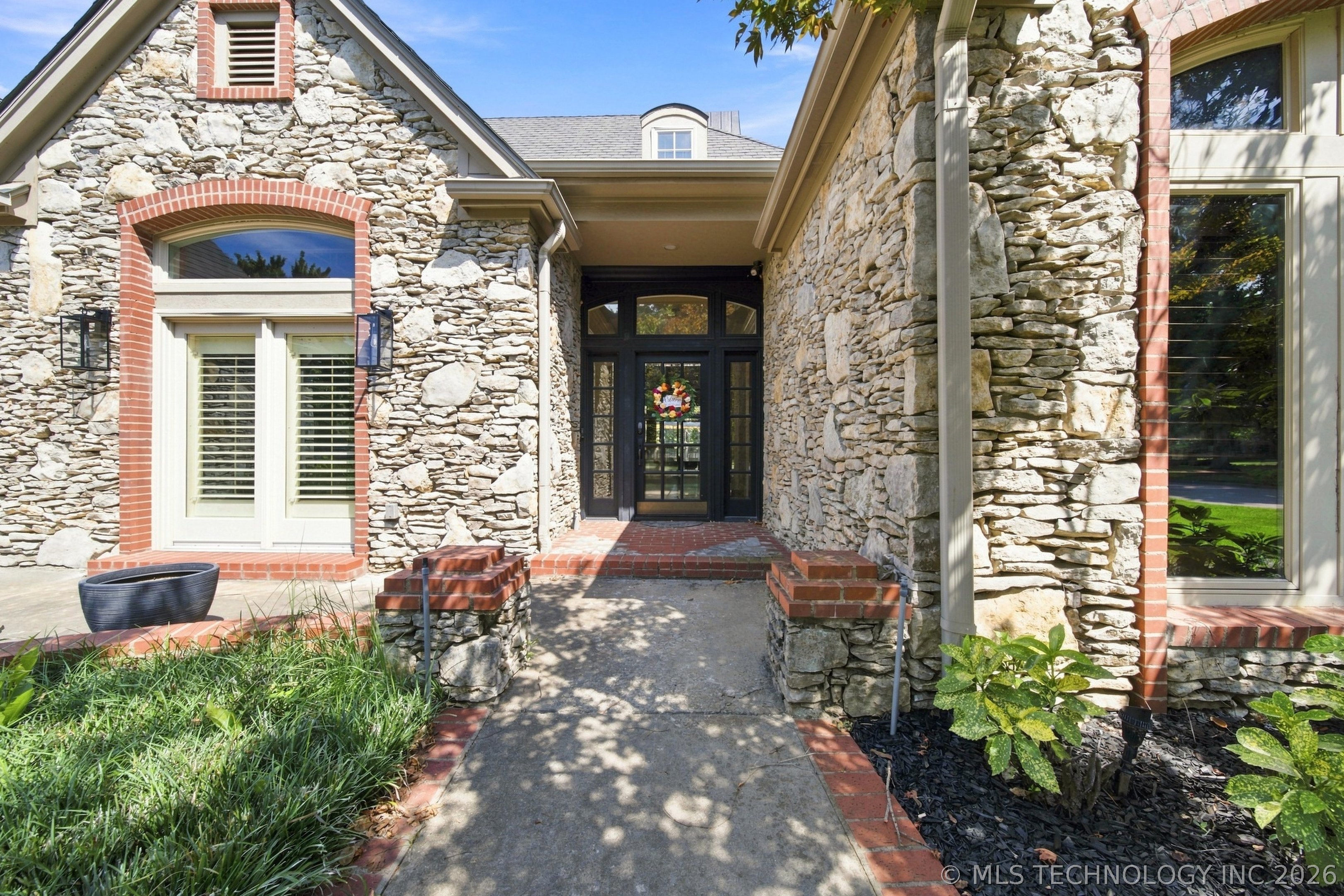 10153 S Maplewood Avenue Property Photo 8