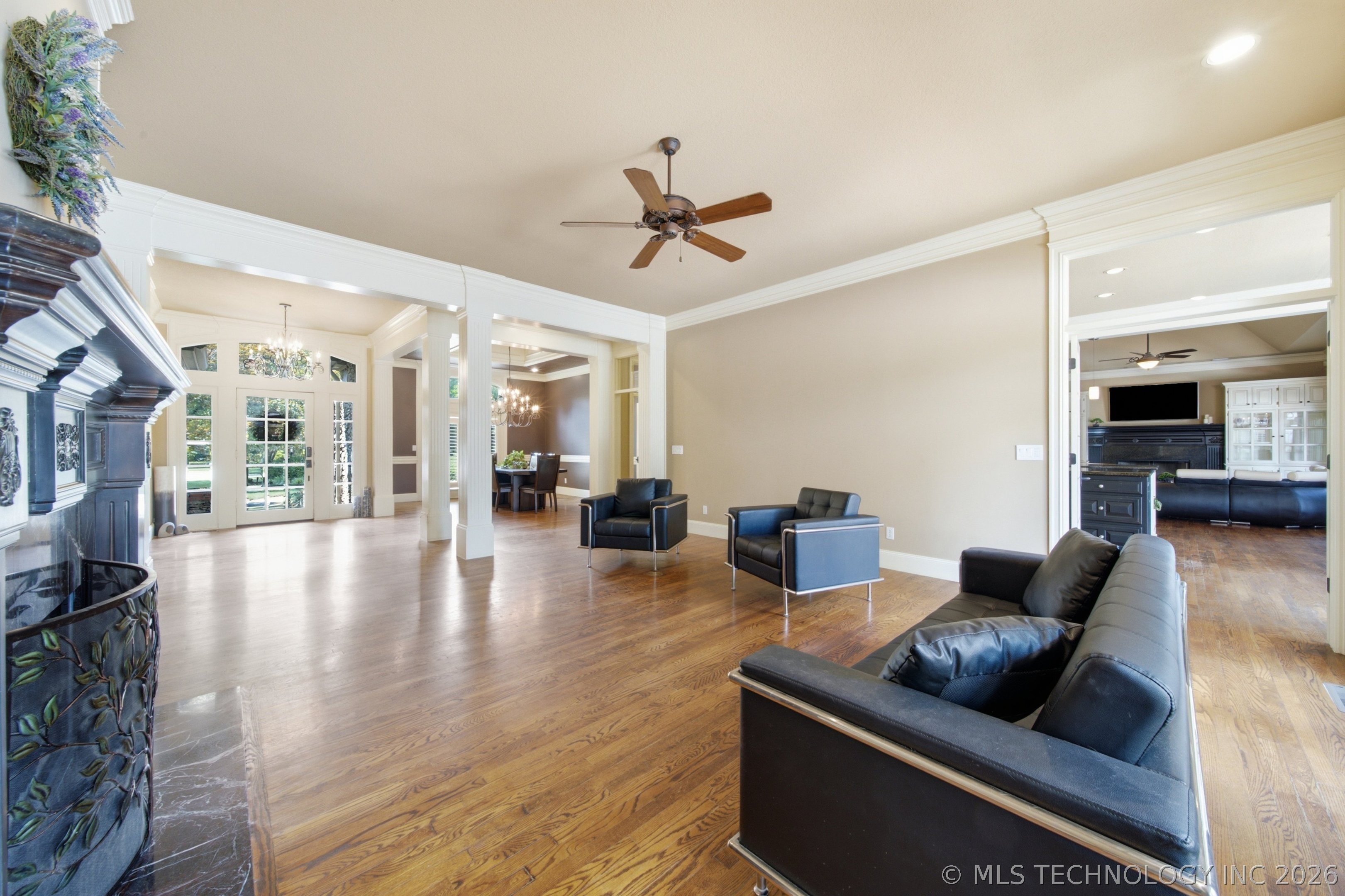 10153 S Maplewood Avenue Property Photo 12