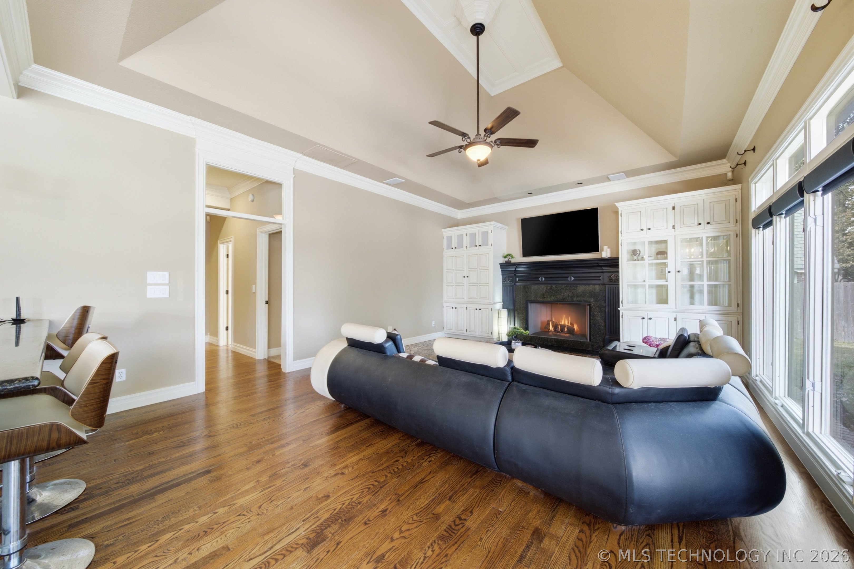 10153 S Maplewood Avenue Property Photo 14