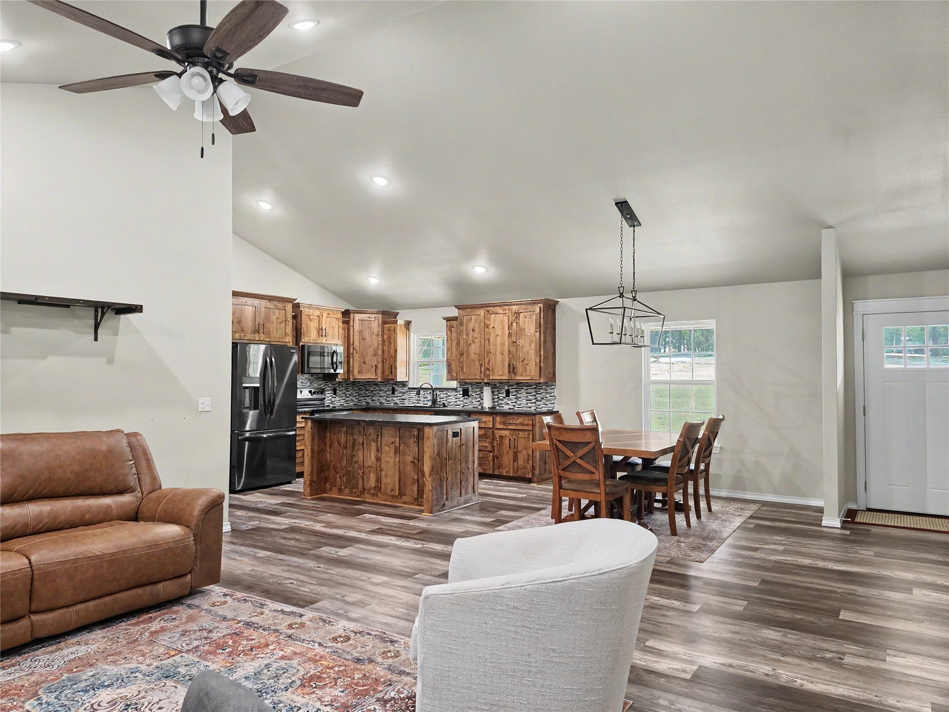 16068 W Jones Road Property Photo 5
