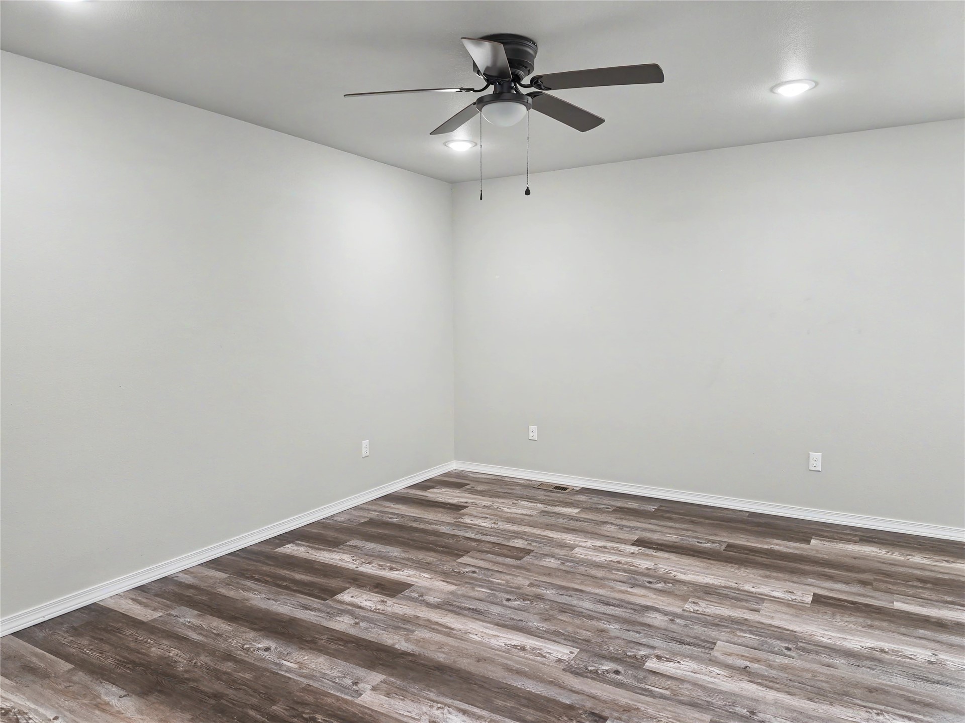 16068 W Jones Road Property Photo 16
