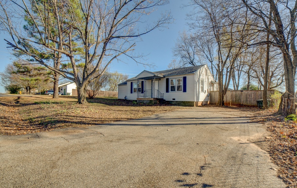 200 W 44th Street Property Photo 2