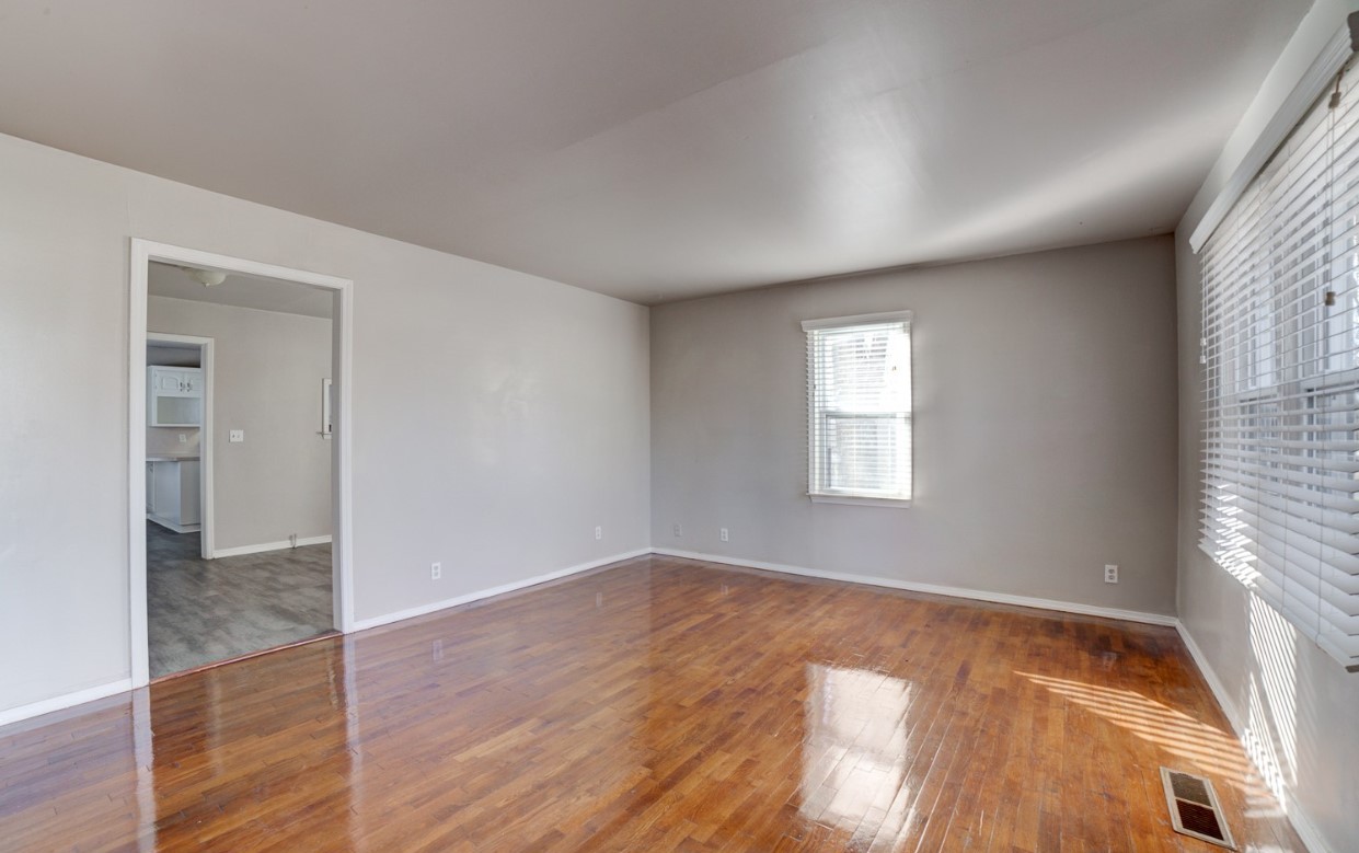 200 W 44th Street Property Photo 3