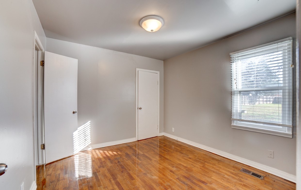 200 W 44th Street Property Photo 11