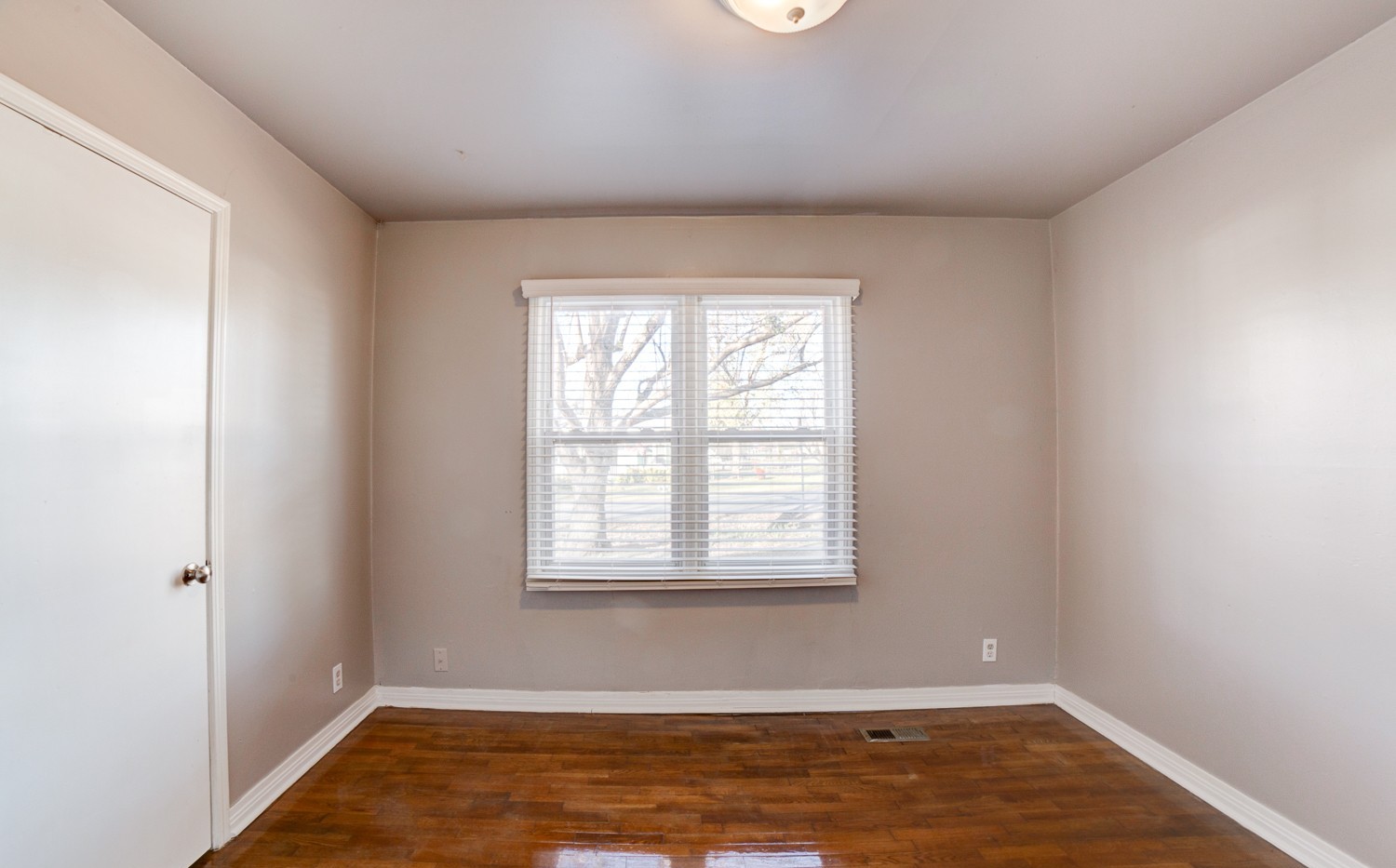 200 W 44th Street Property Photo 13