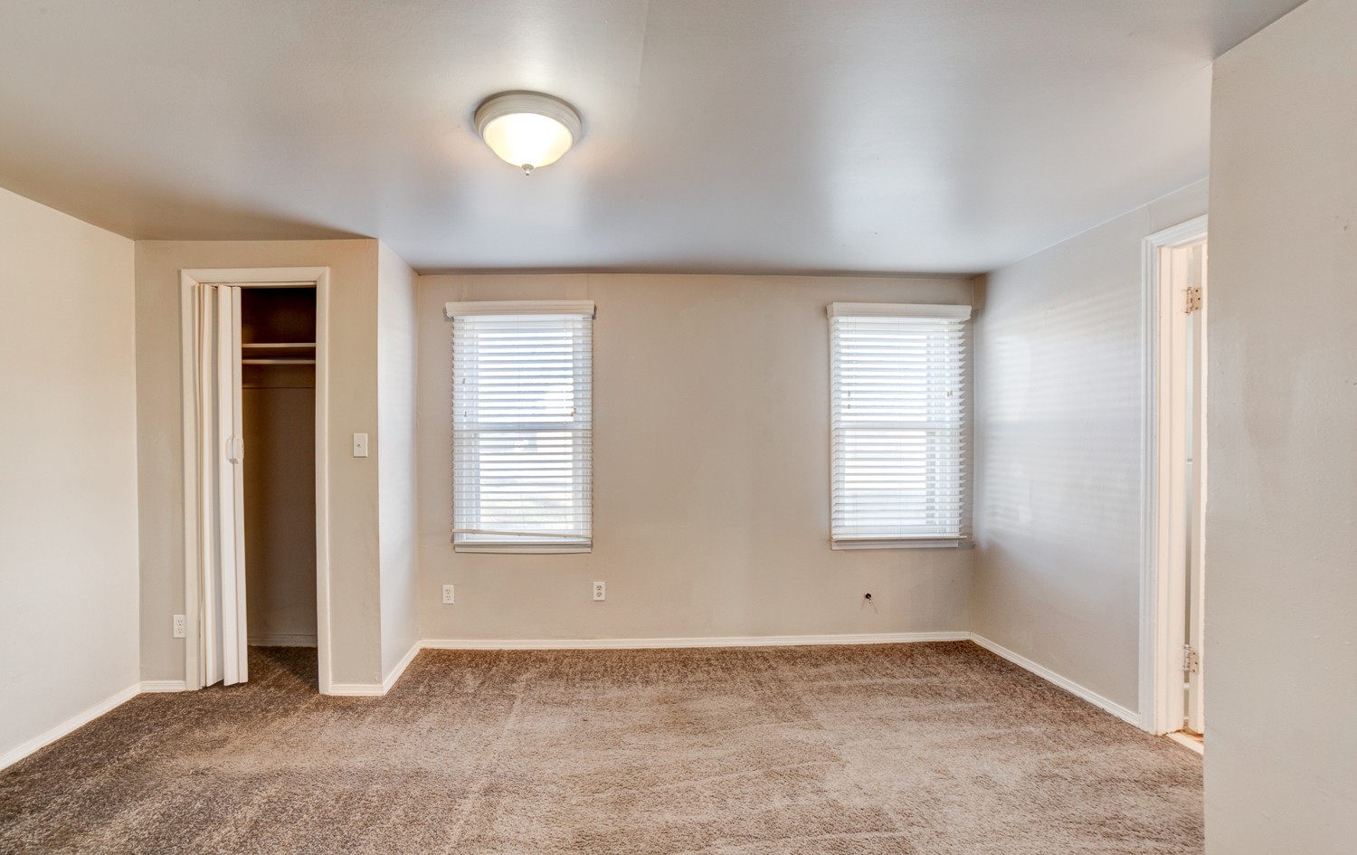 200 W 44th Street Property Photo 14