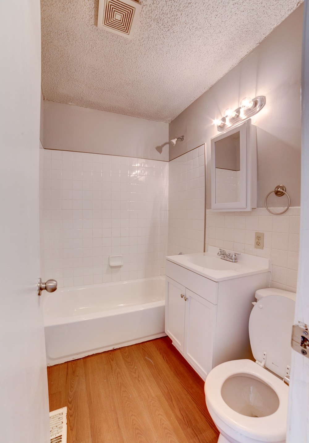 200 W 44th Street Property Photo 15