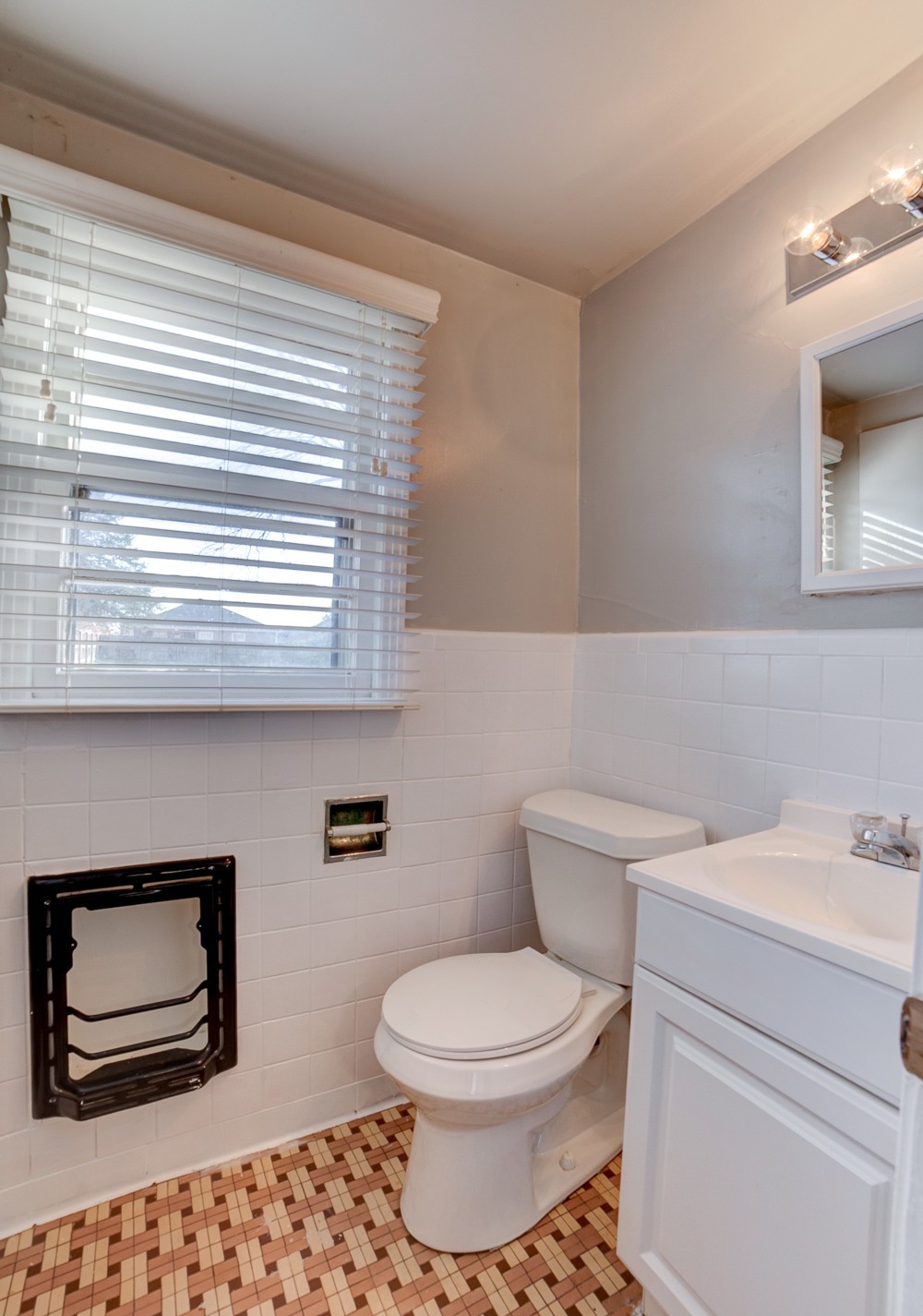 200 W 44th Street Property Photo 16