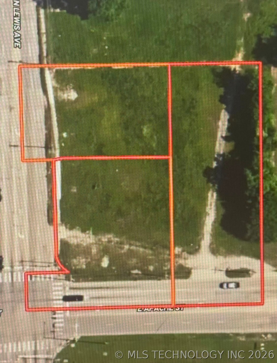 2401 E Apache Street Property Photo 2