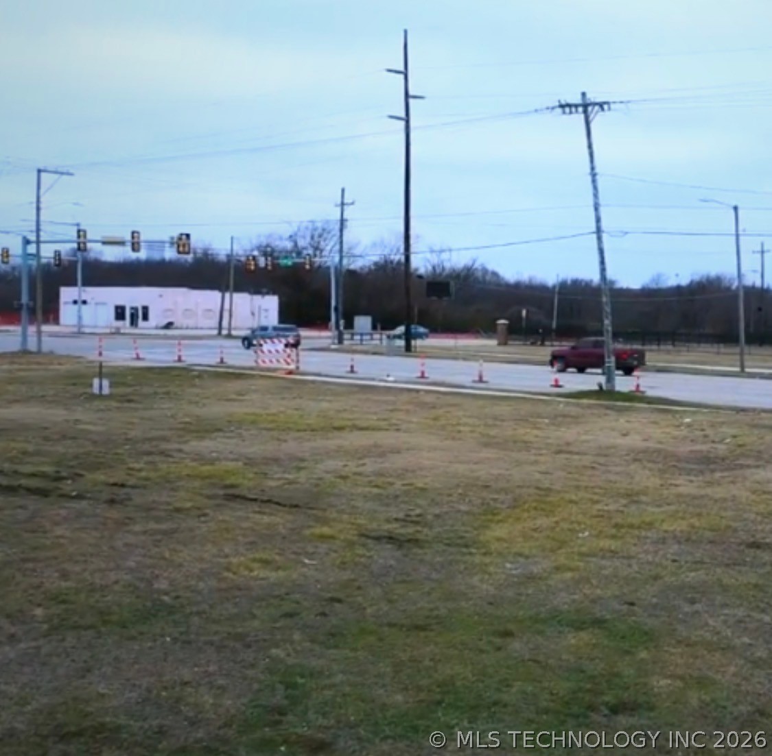 2401 E Apache Street Property Photo 6