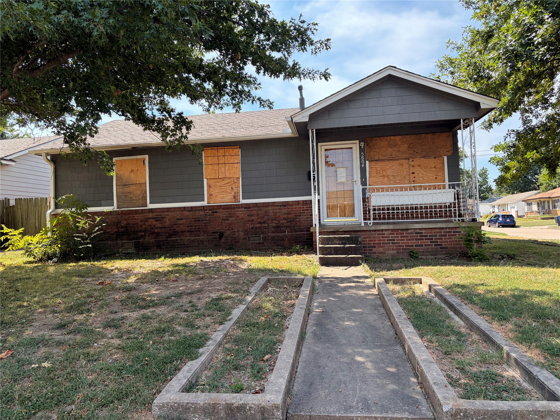 5804 E 18th Street Property Photo 1