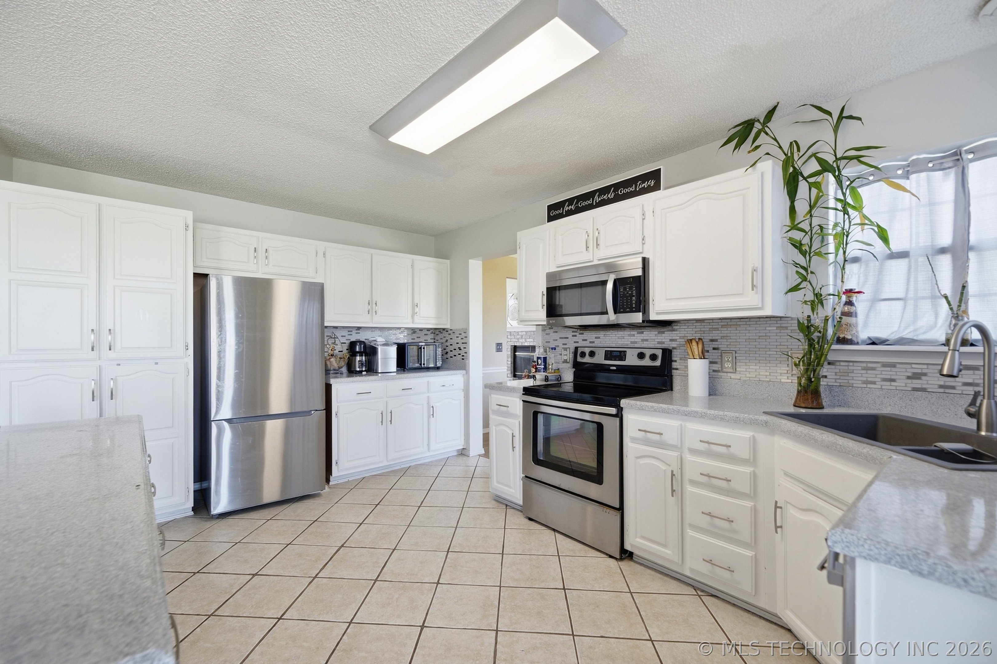 4136 S Dogwood Avenue Property Photo 12