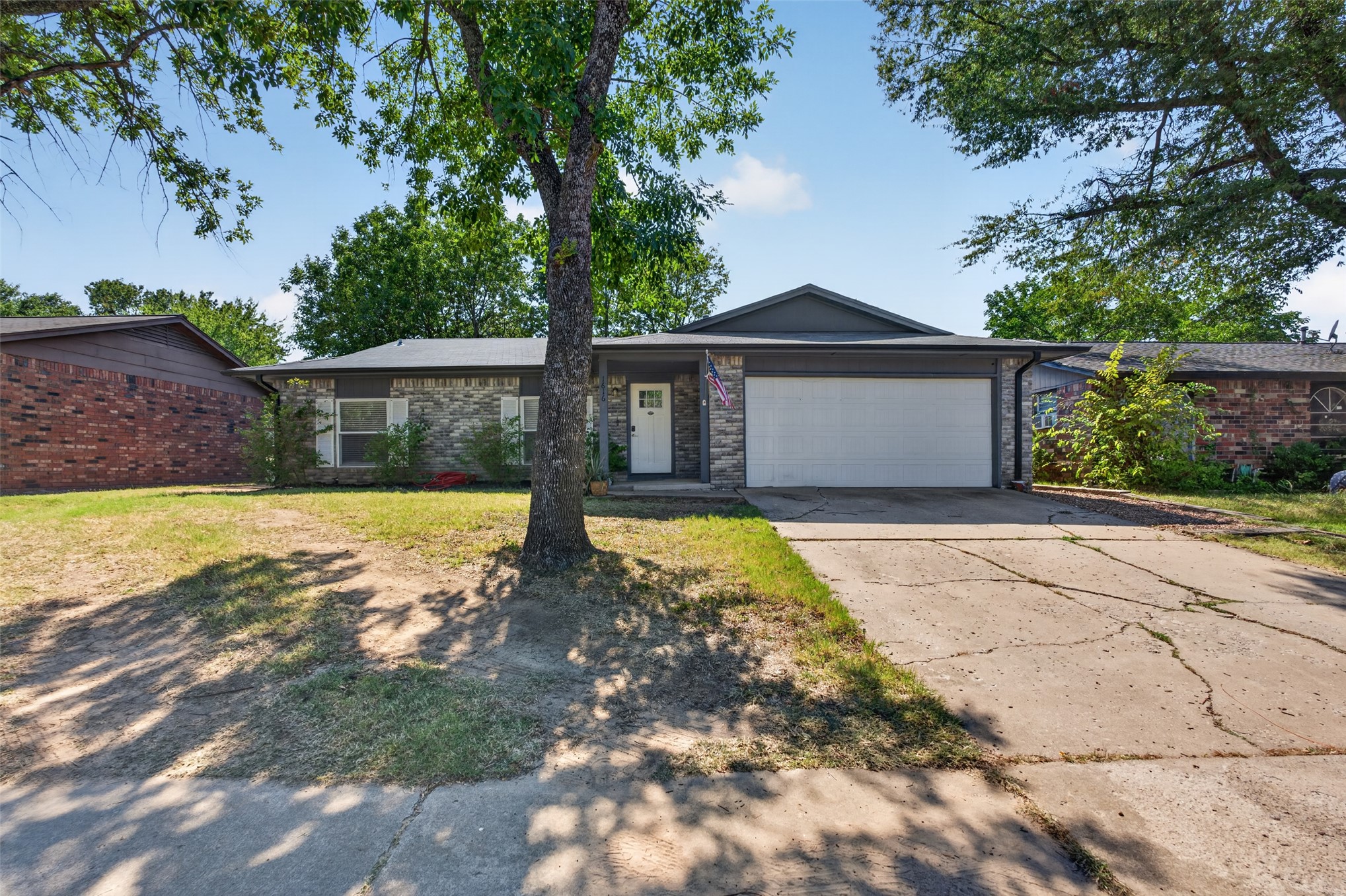 1616 S Pine Avenue Property Photo 2
