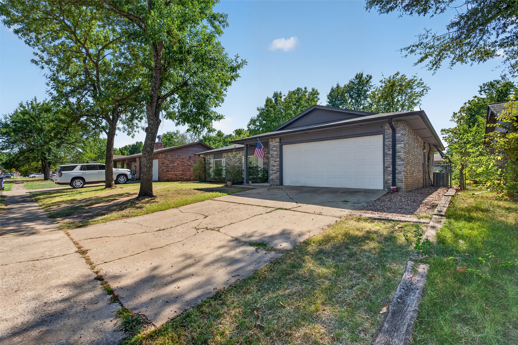 1616 S Pine Avenue Property Photo 3