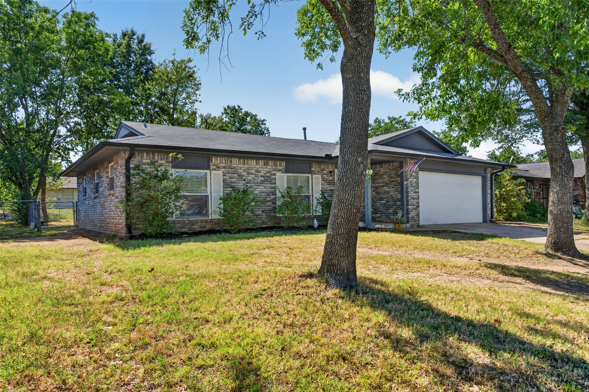 1616 S Pine Avenue Property Photo 4