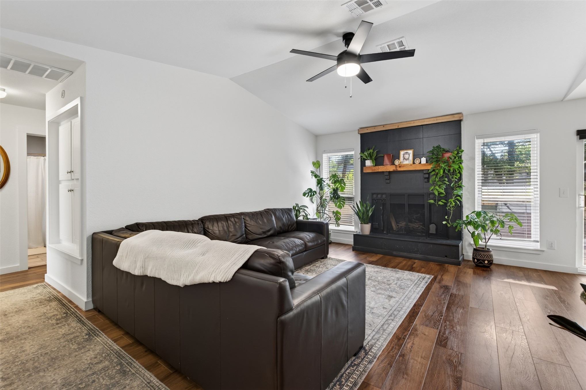 1616 S Pine Avenue Property Photo 8