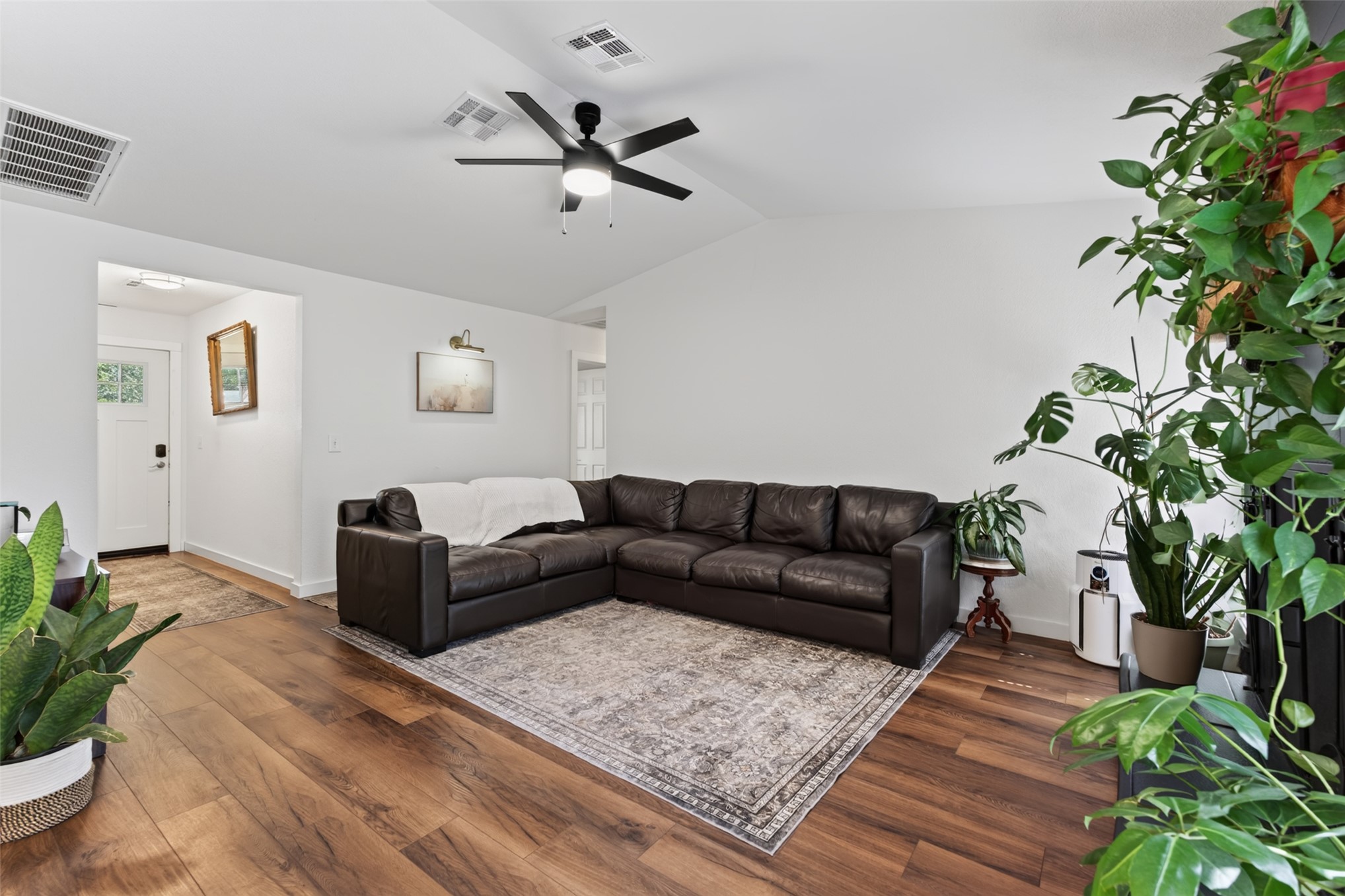 1616 S Pine Avenue Property Photo 9