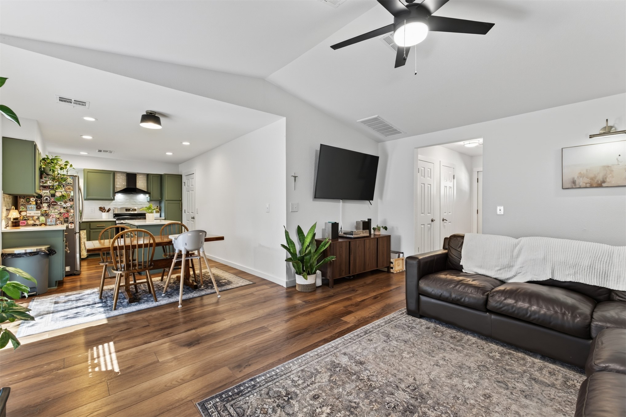 1616 S Pine Avenue Property Photo 10