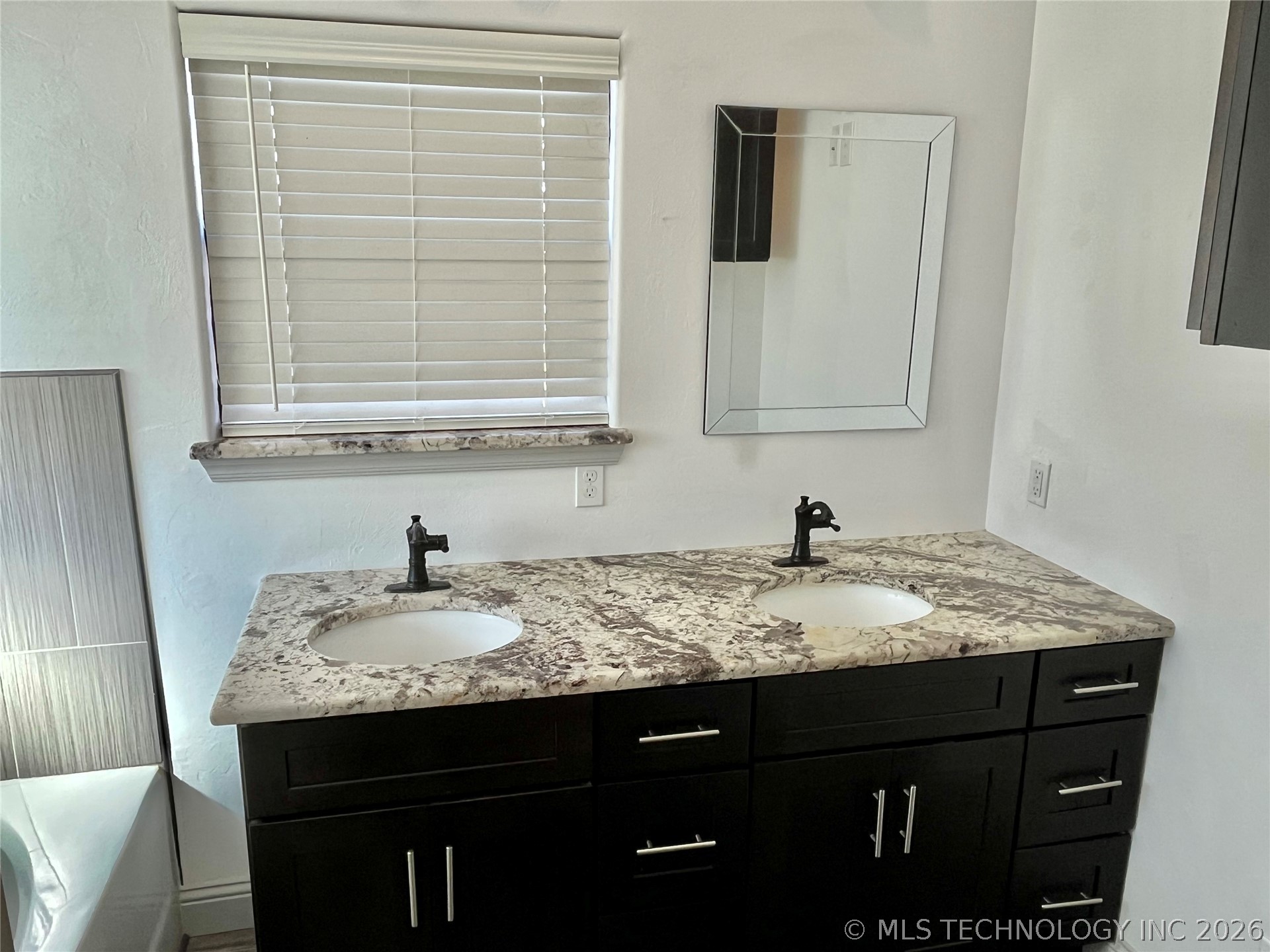 209 9 Avenue Property Photo 13