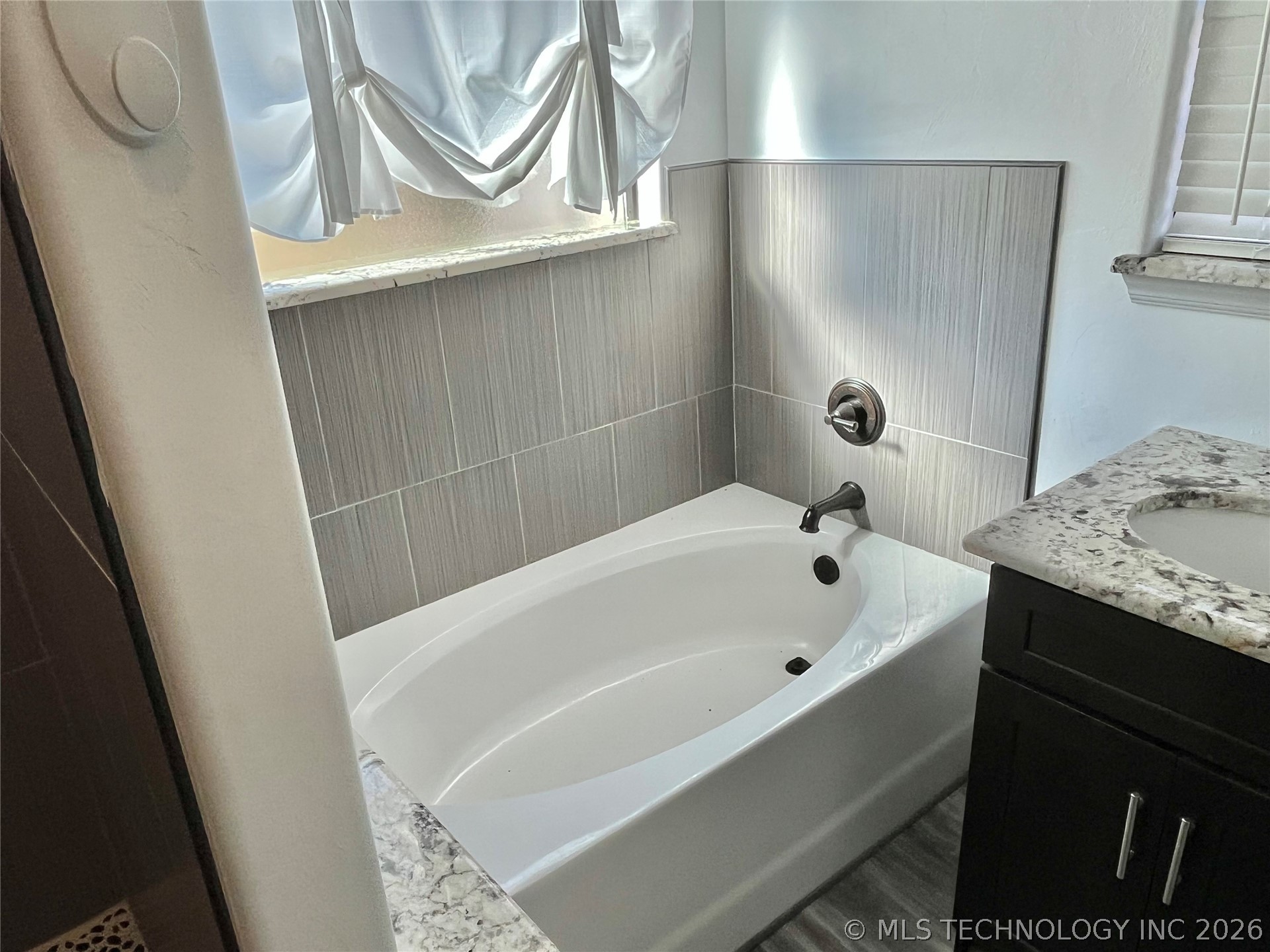 209 9 Avenue Property Photo 14