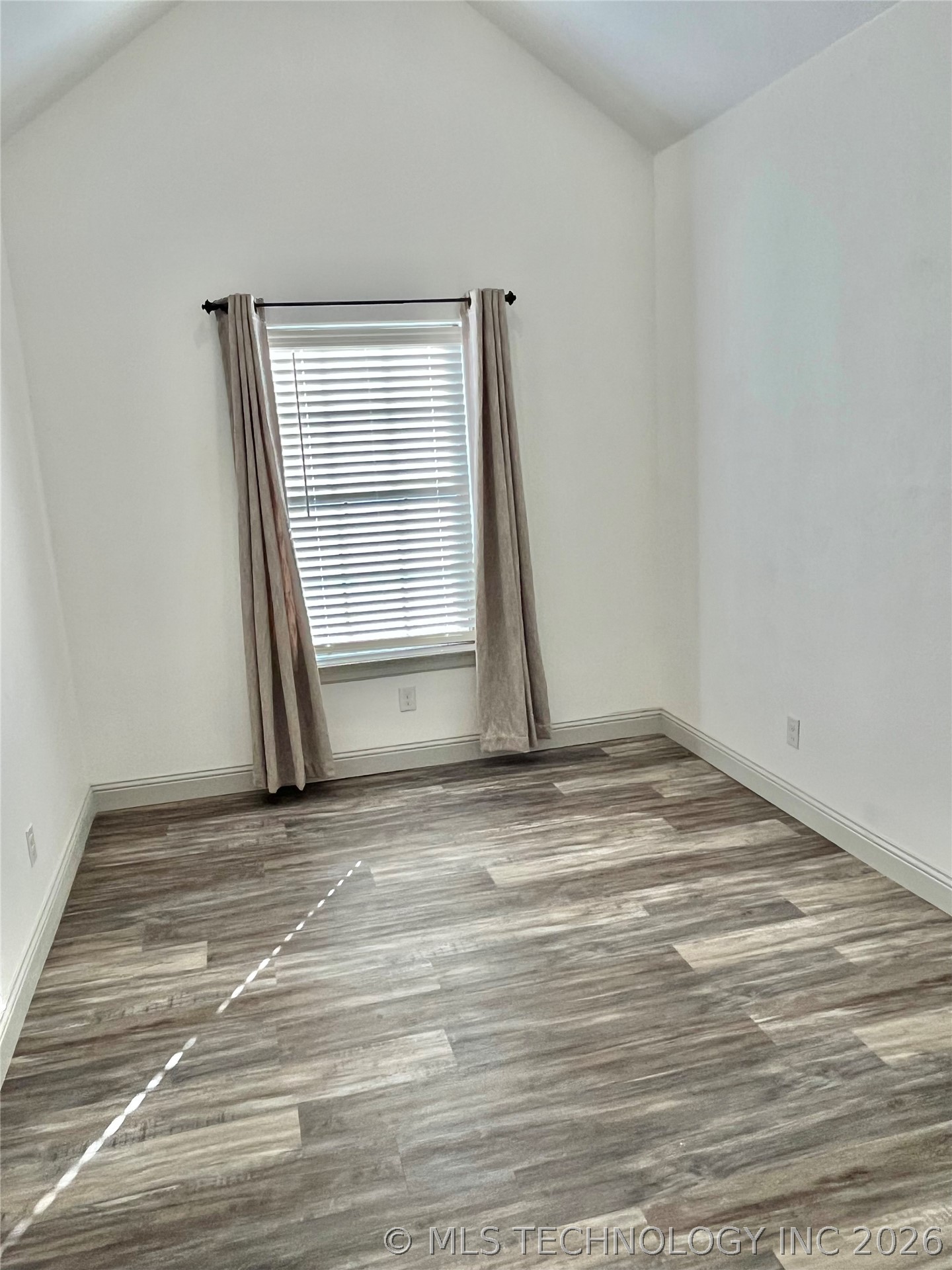 209 9 Avenue Property Photo 18