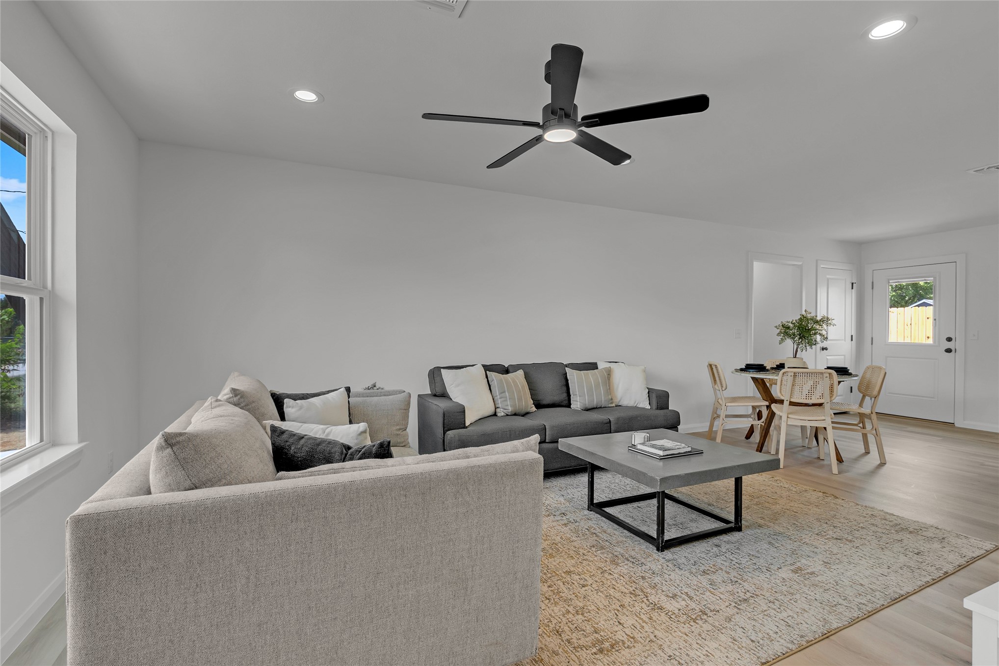 1047 E Young Street Property Photo 6