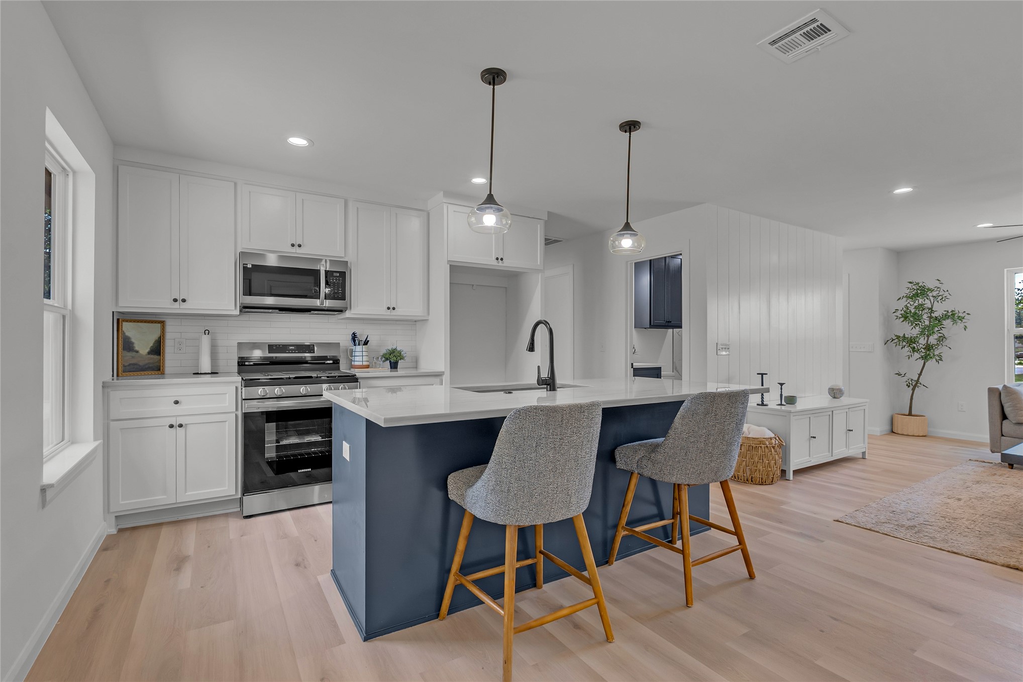 1047 E Young Street Property Photo 15