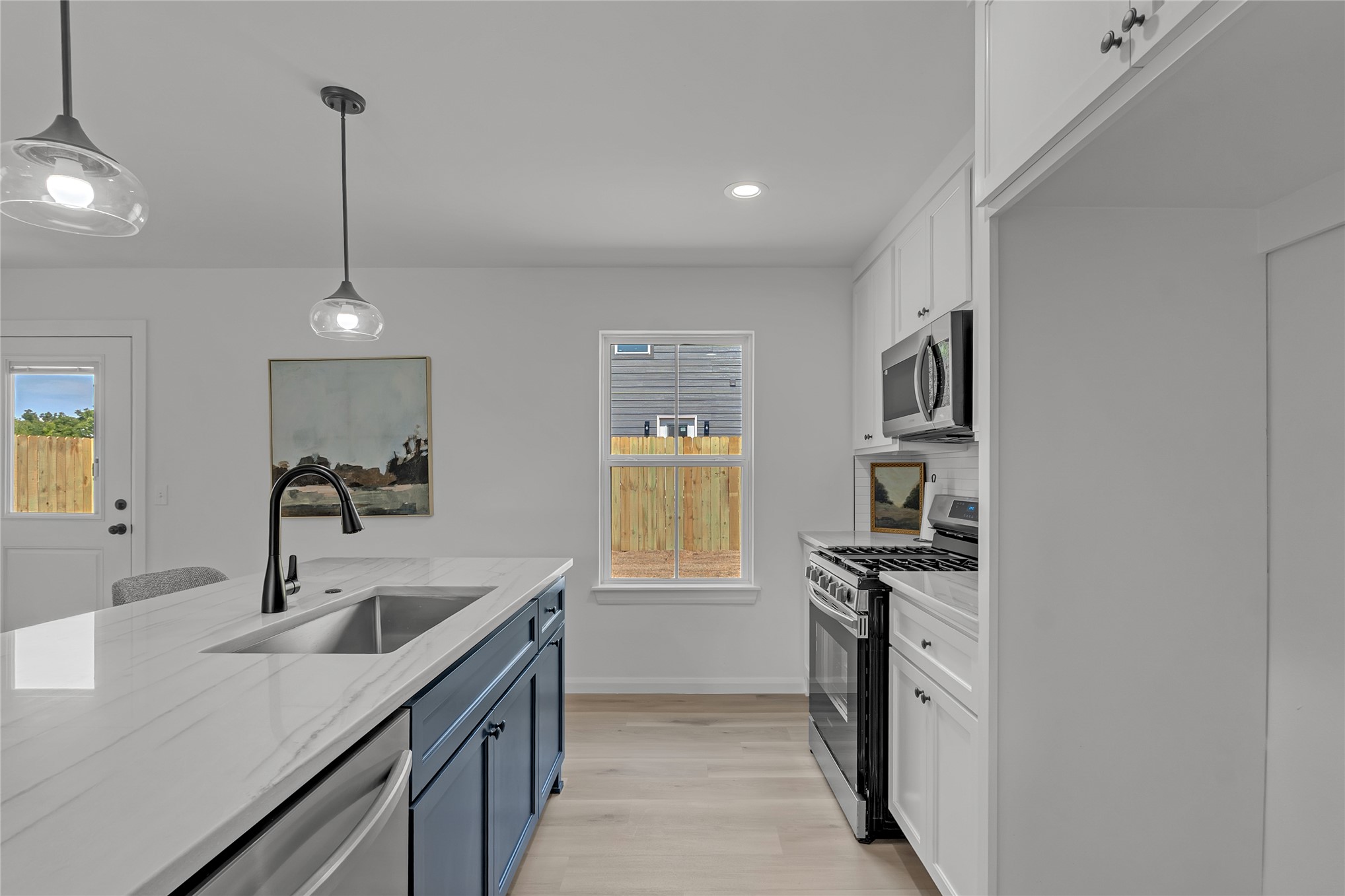 1047 E Young Street Property Photo 17