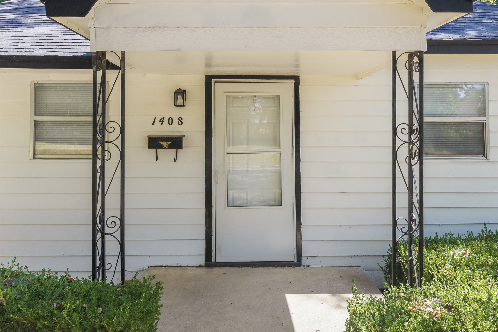 1408 Holt Property Photo 2