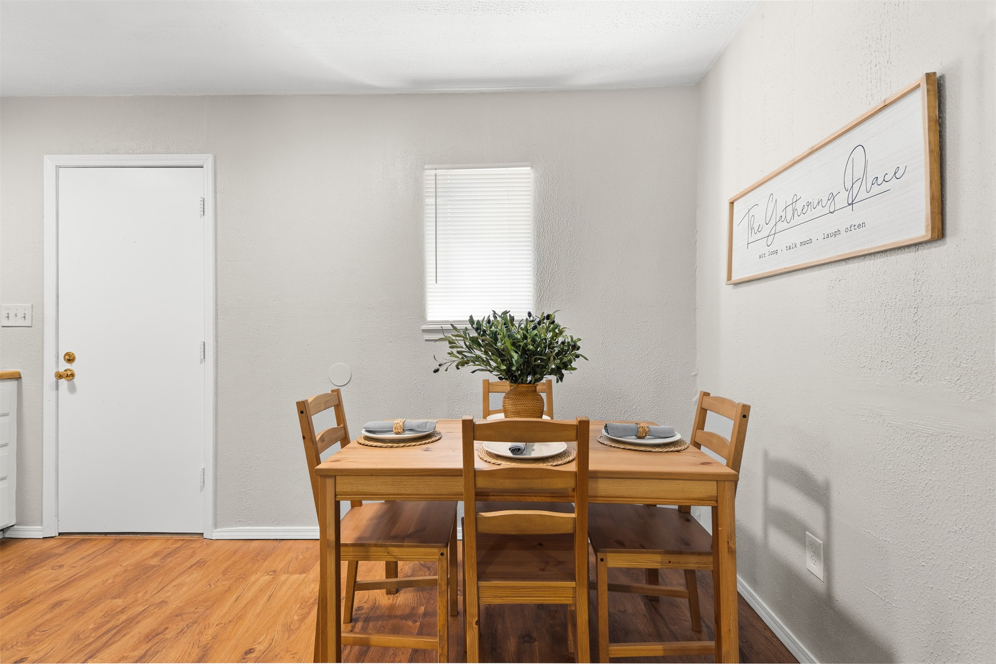 1408 Holt Property Photo 7