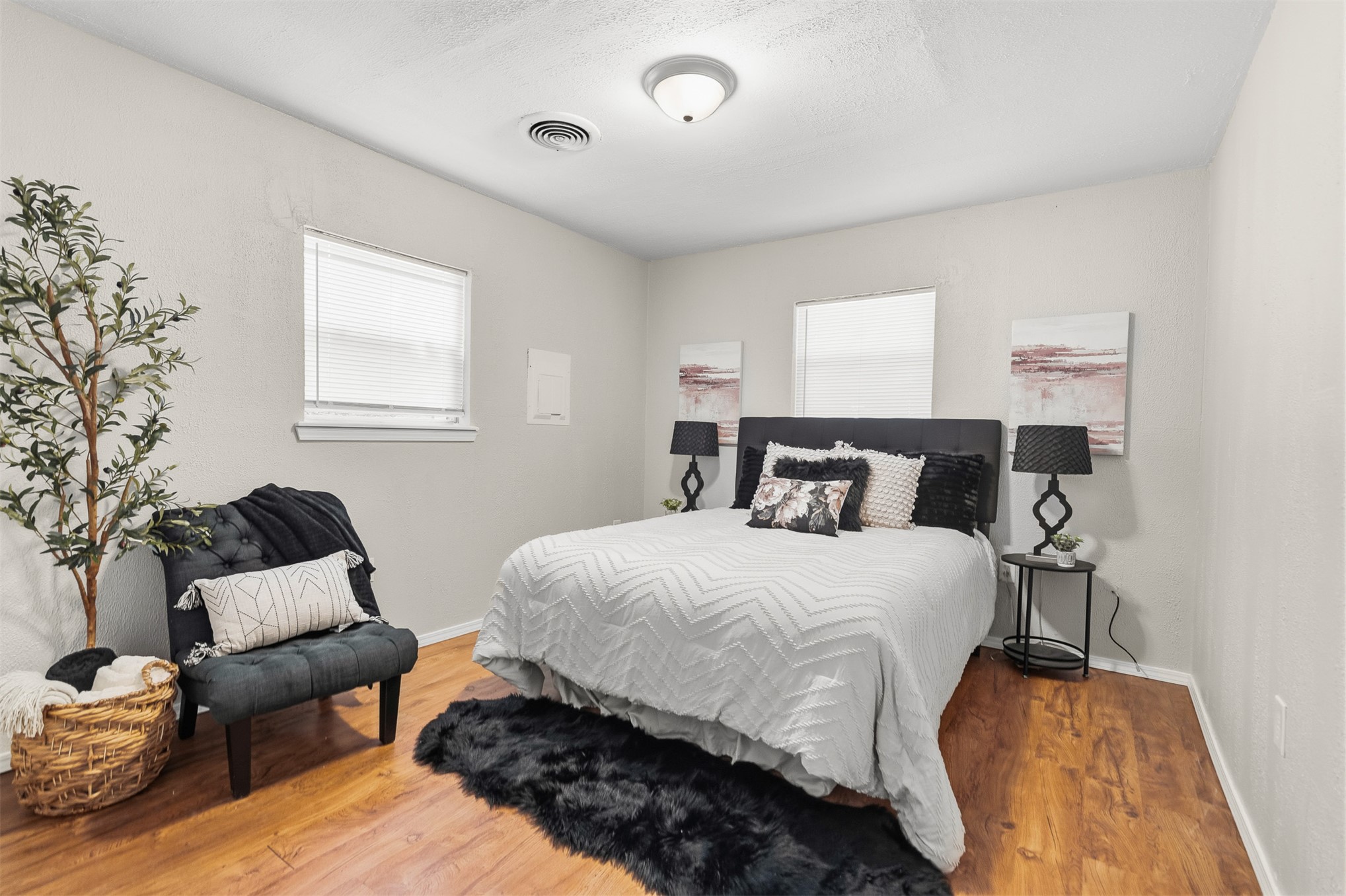 1408 Holt Property Photo 12