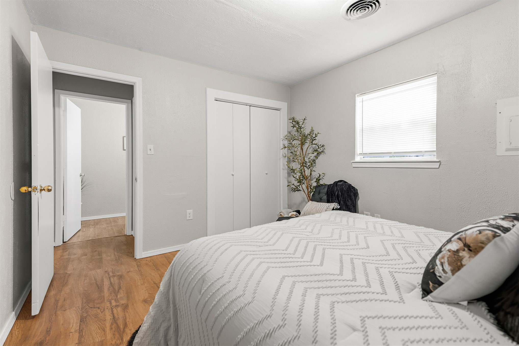 1408 Holt Property Photo 13