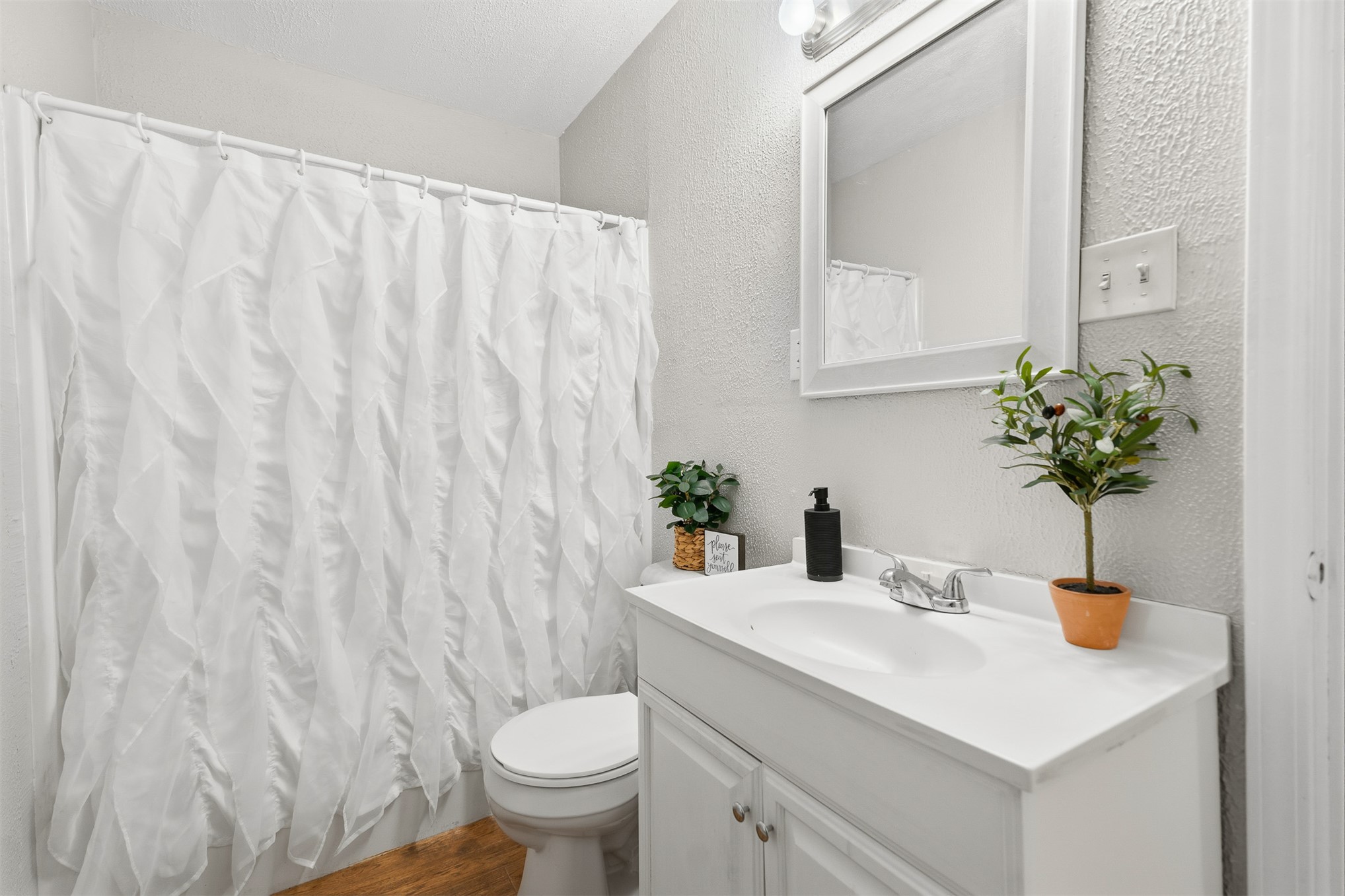 1408 Holt Property Photo 14
