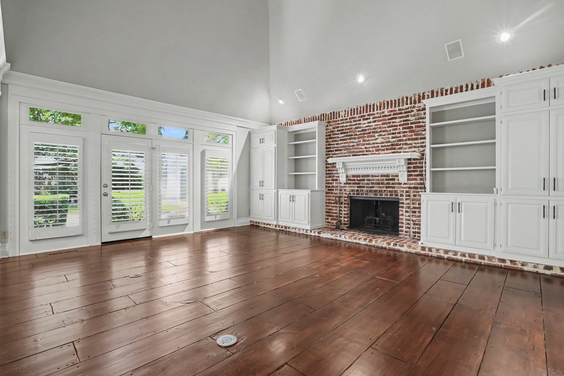 10106 S Maplewood Avenue Property Photo 4