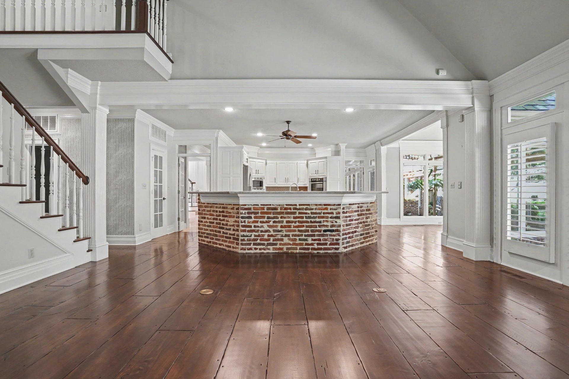 10106 S Maplewood Avenue Property Photo 6