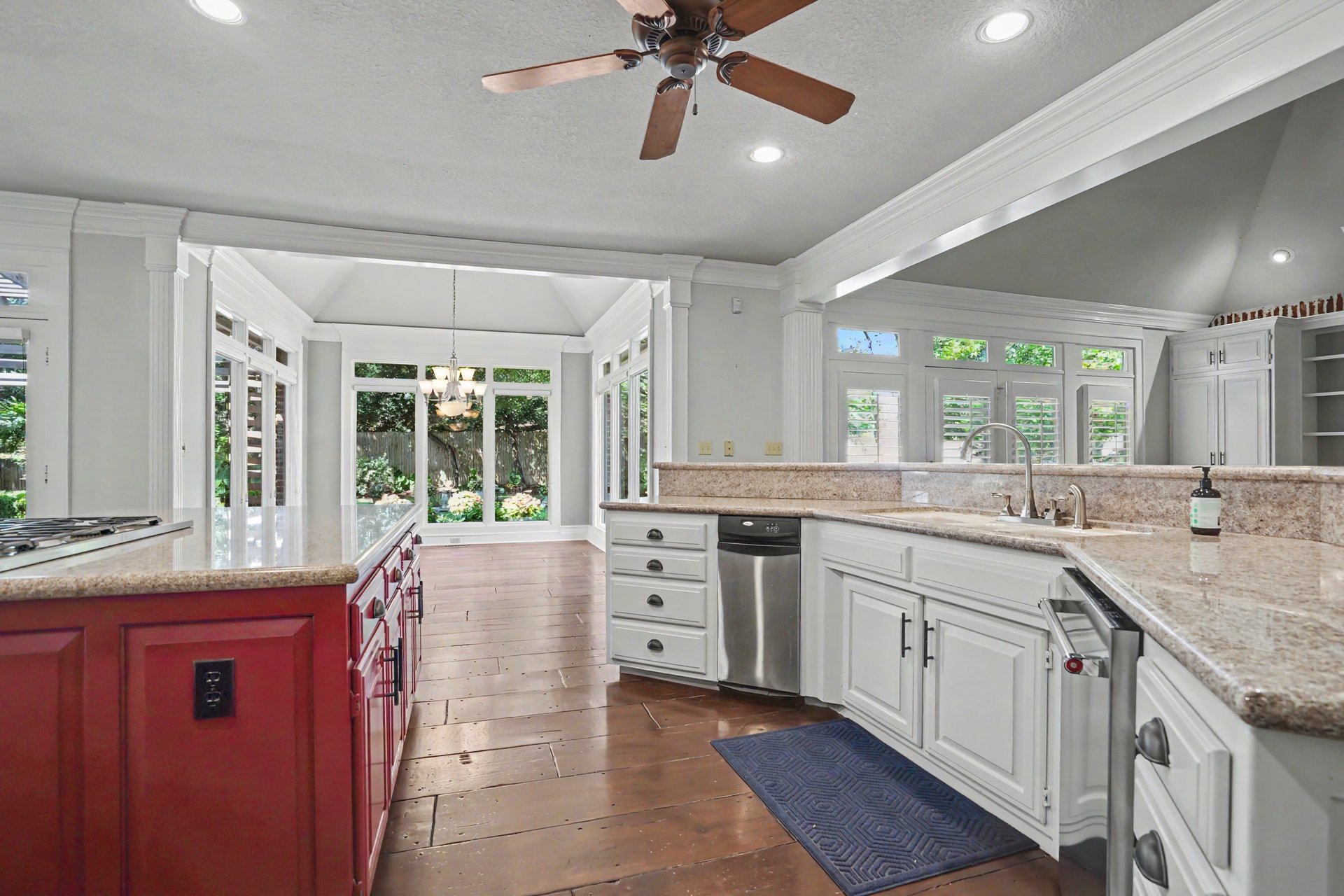 10106 S Maplewood Avenue Property Photo 9