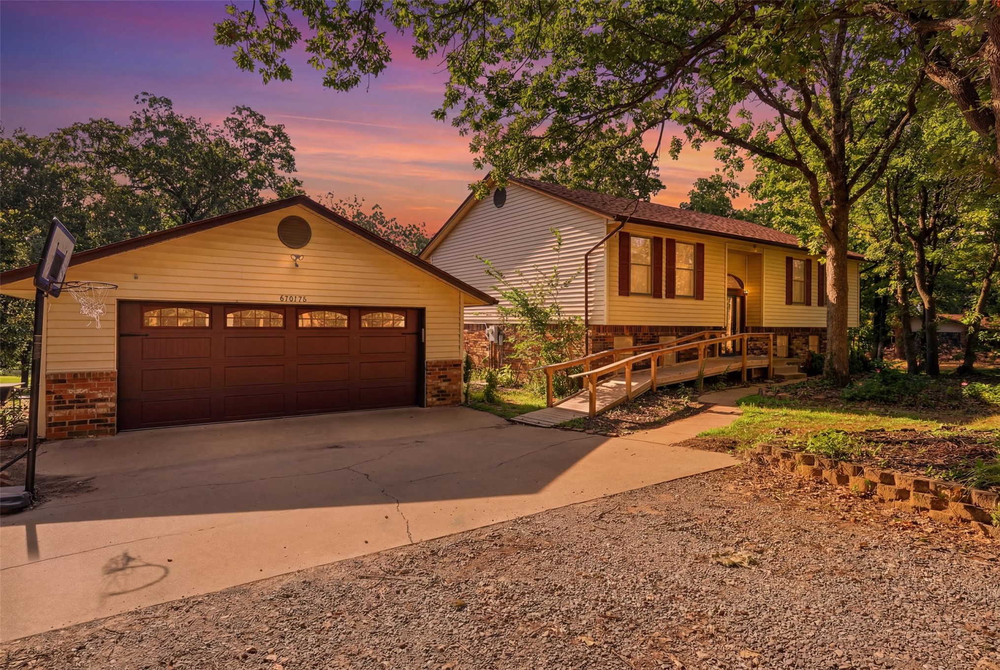 870776 S Hickory E Property Photo 3