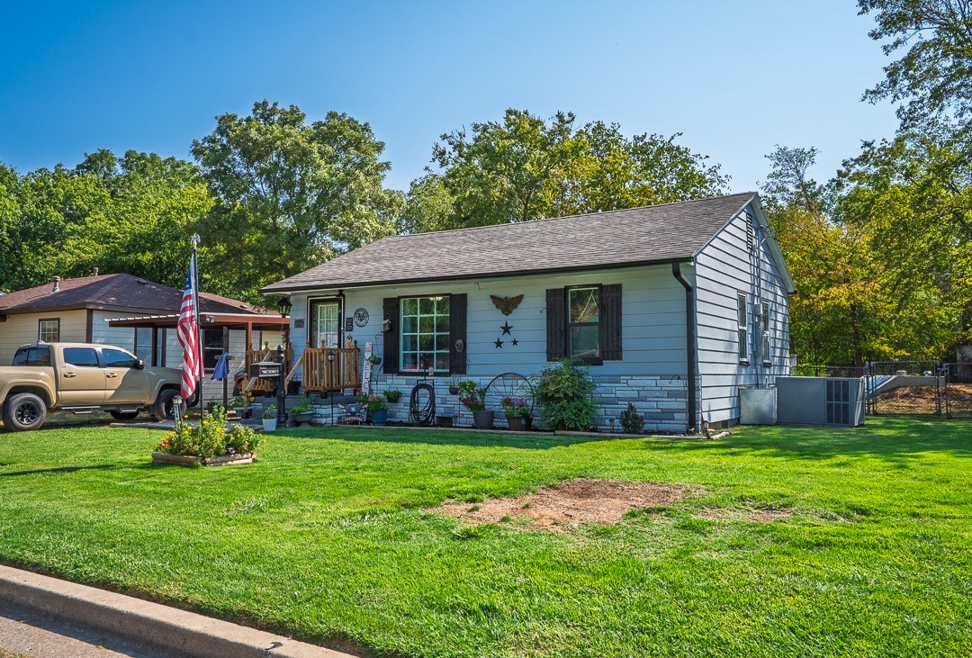 1406 Healdton Property Photo 22