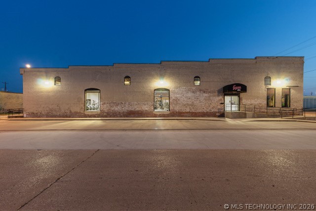 230 N Broadway Property Photo 6