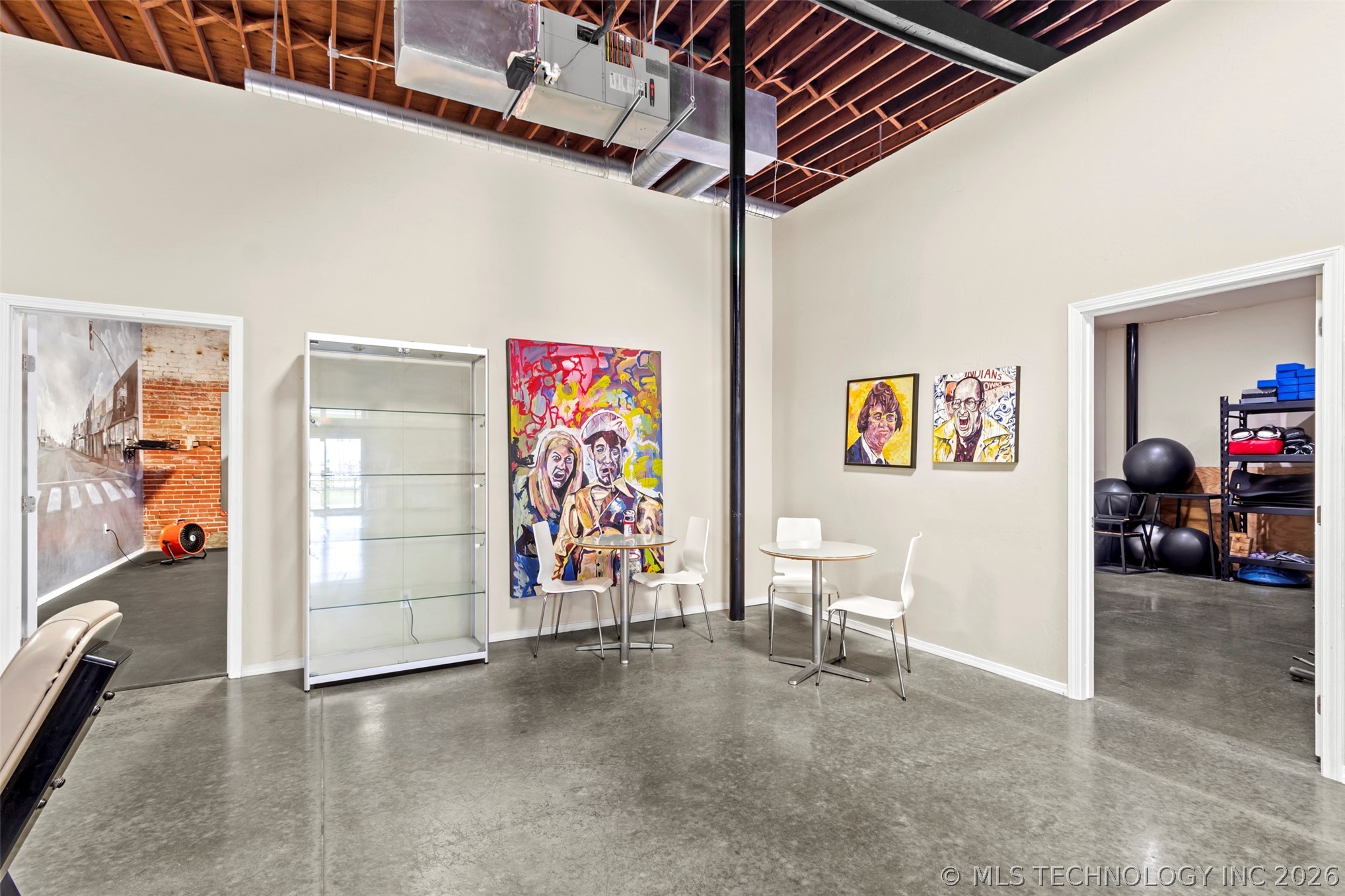 230 N Broadway Property Photo 24