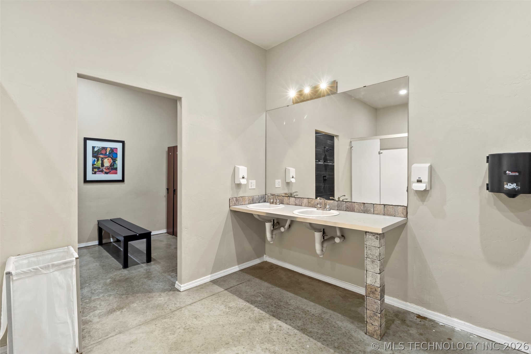 230 N Broadway Property Photo 36