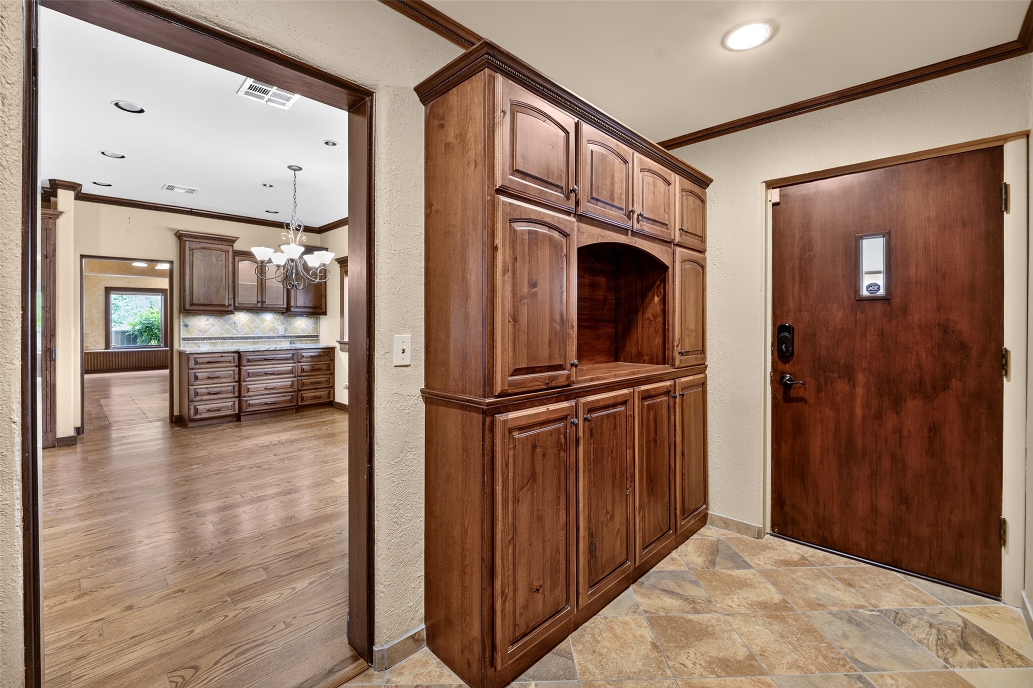 1910 Hillcrest Drive Property Photo 12