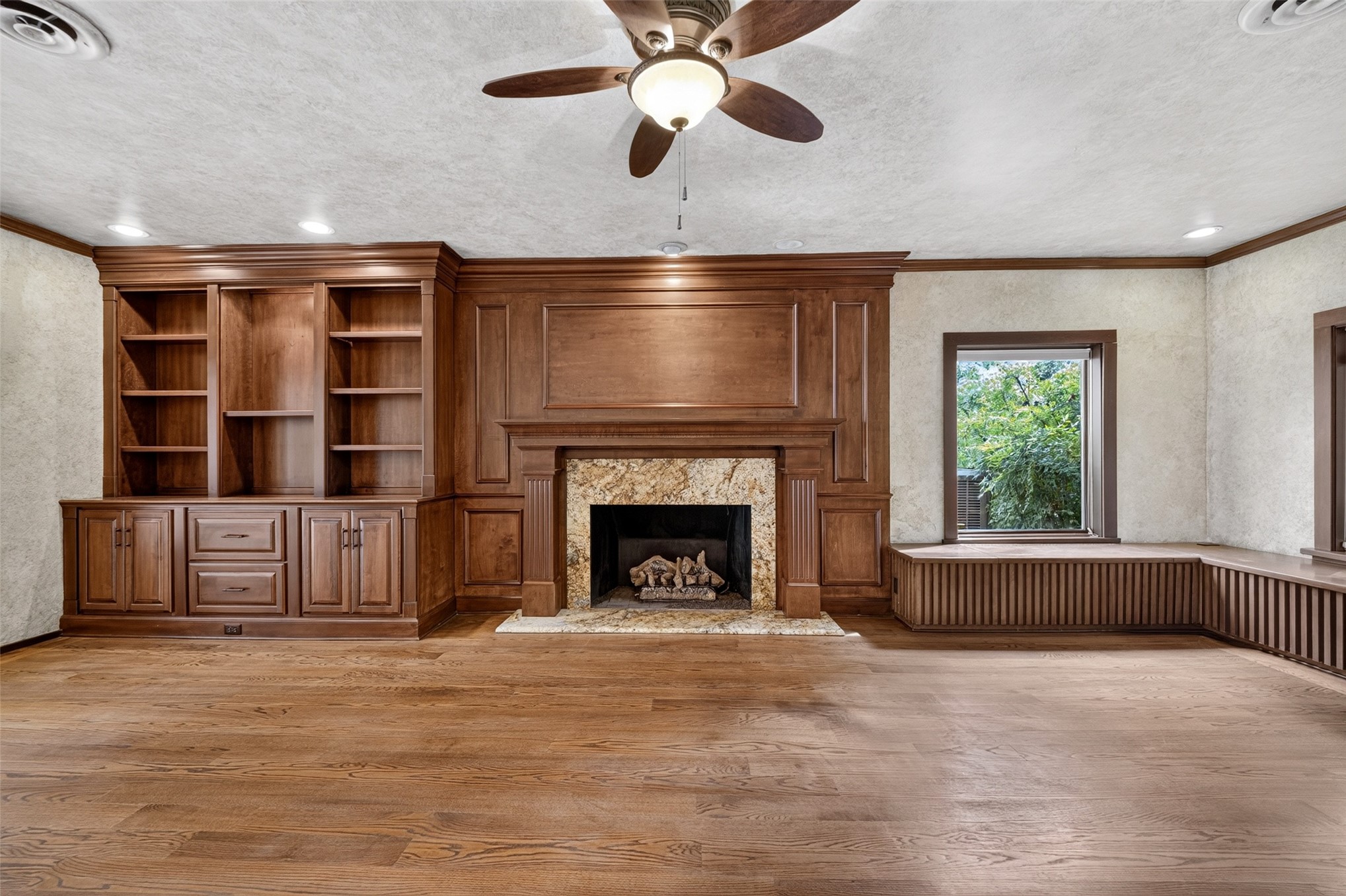 1910 Hillcrest Drive Property Photo 13