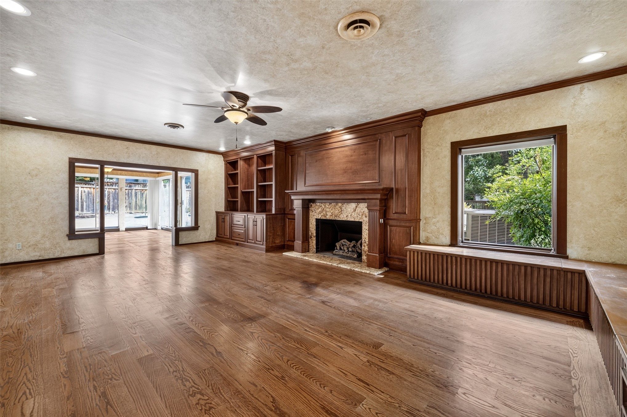 1910 Hillcrest Drive Property Photo 14