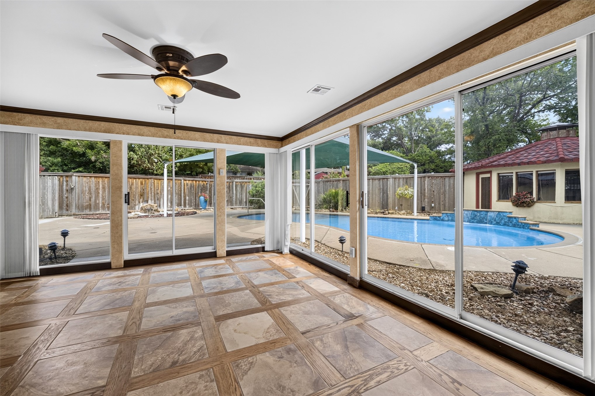 1910 Hillcrest Drive Property Photo 17
