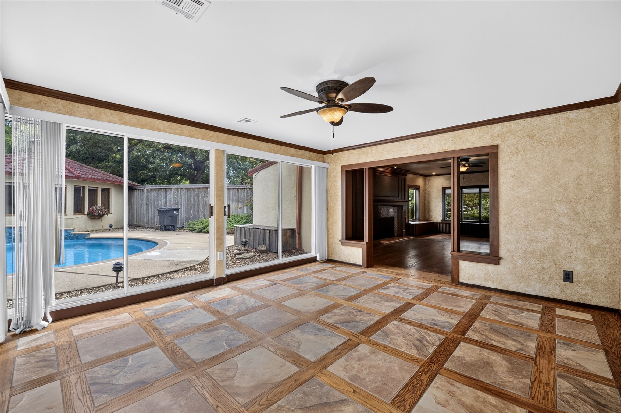 1910 Hillcrest Drive Property Photo 18