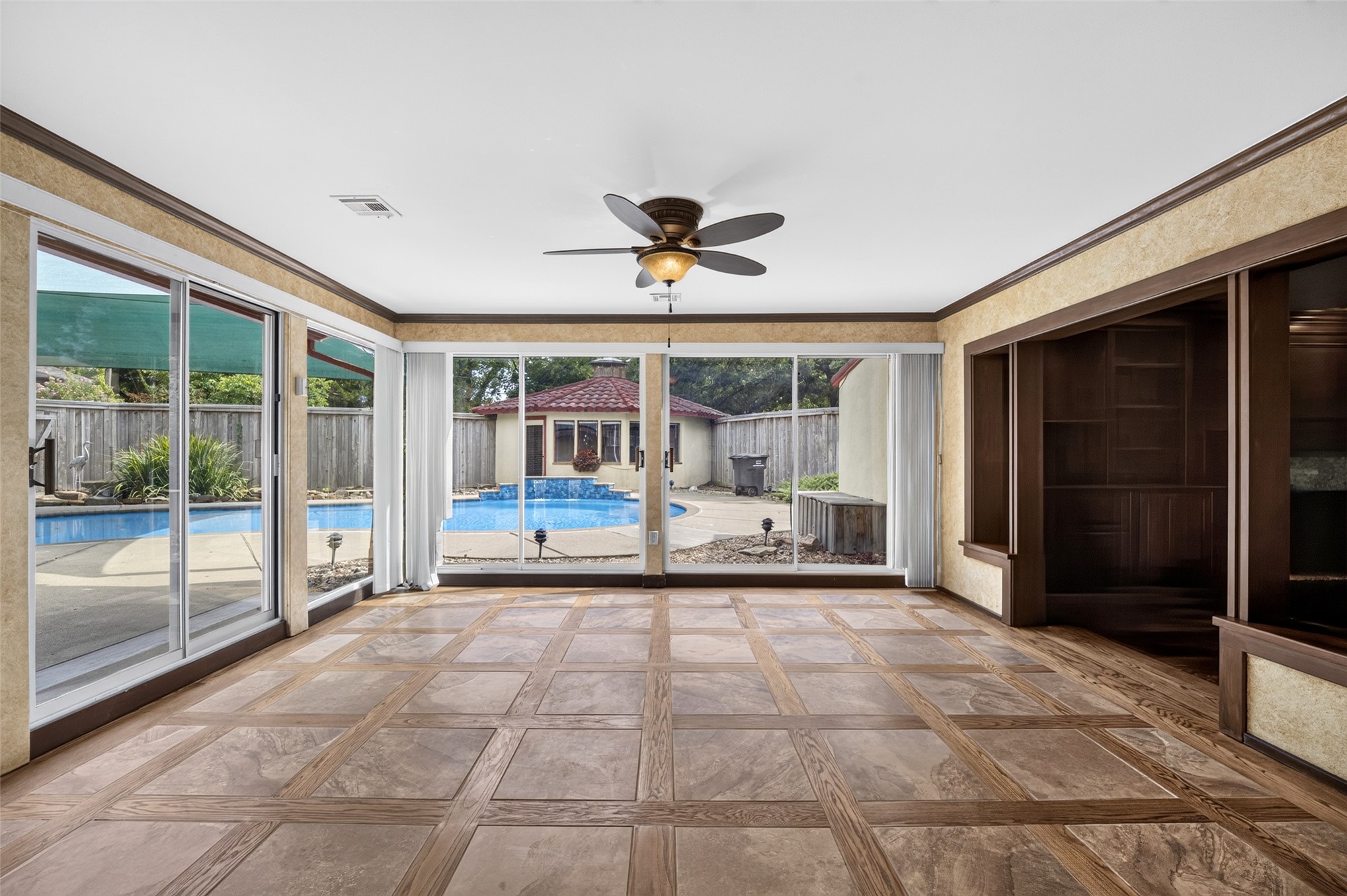 1910 Hillcrest Drive Property Photo 19