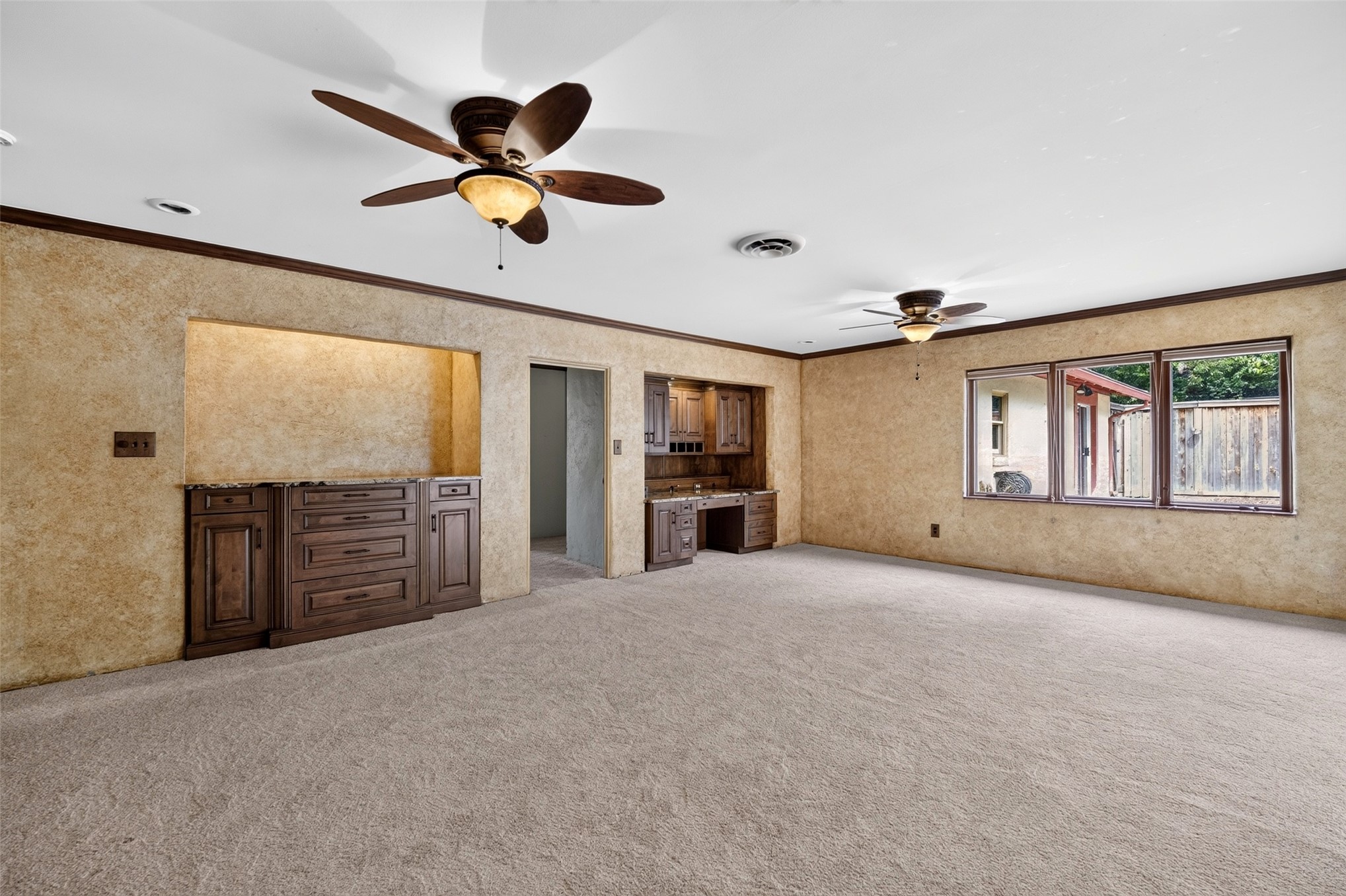 1910 Hillcrest Drive Property Photo 22