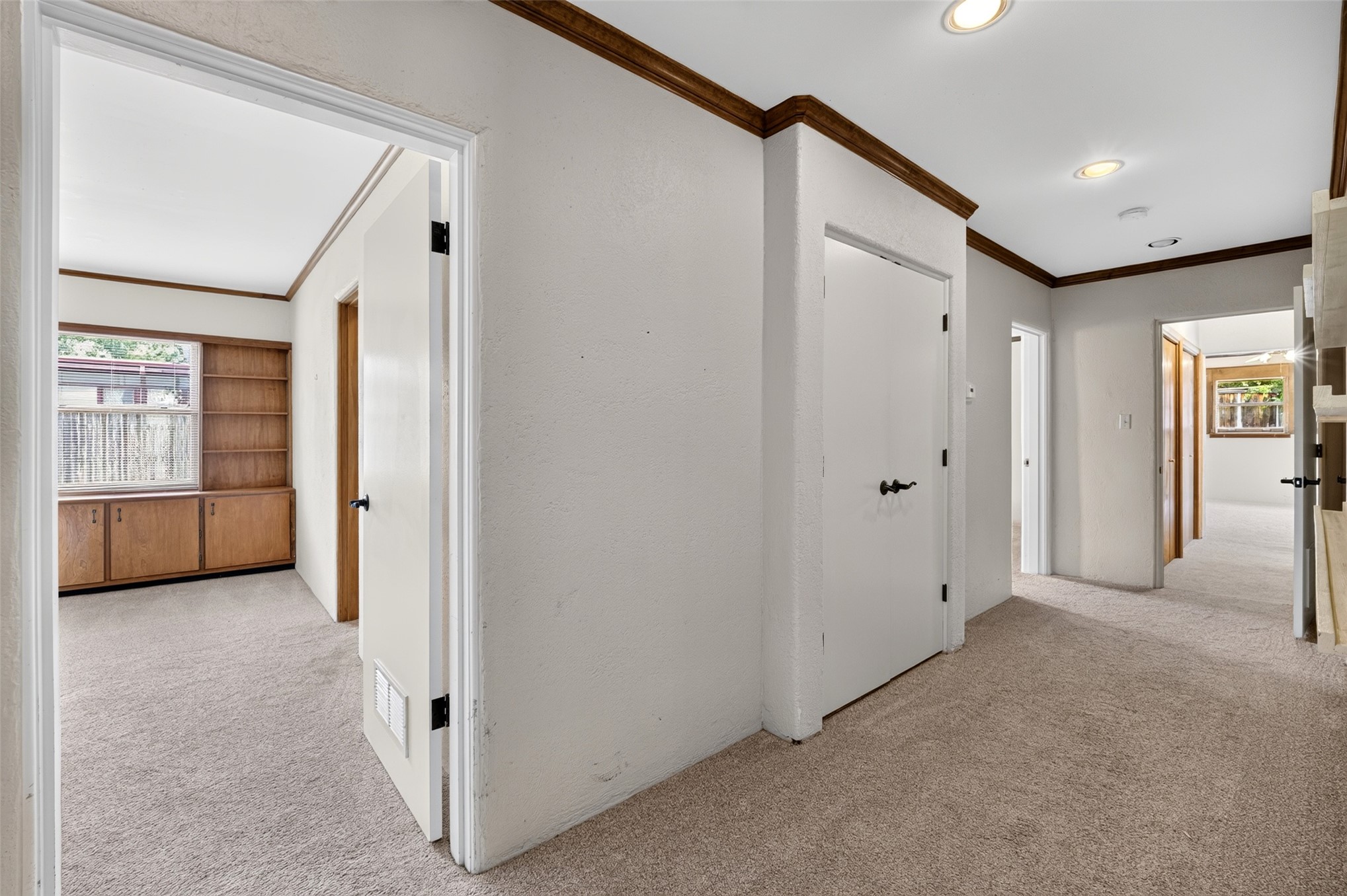 1910 Hillcrest Drive Property Photo 24