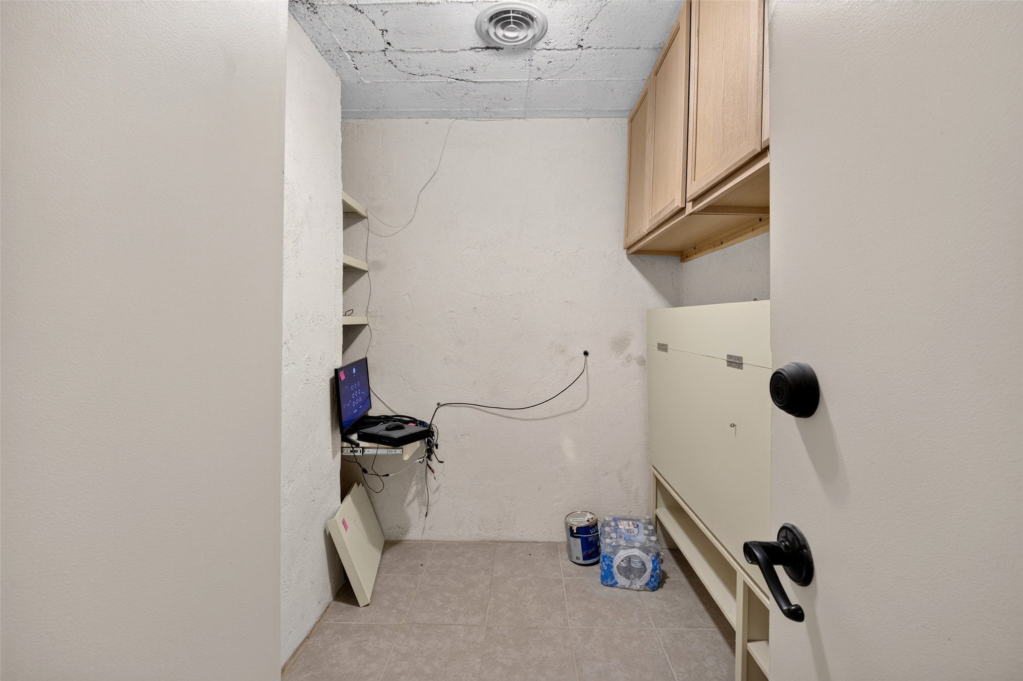1910 Hillcrest Drive Property Photo 27